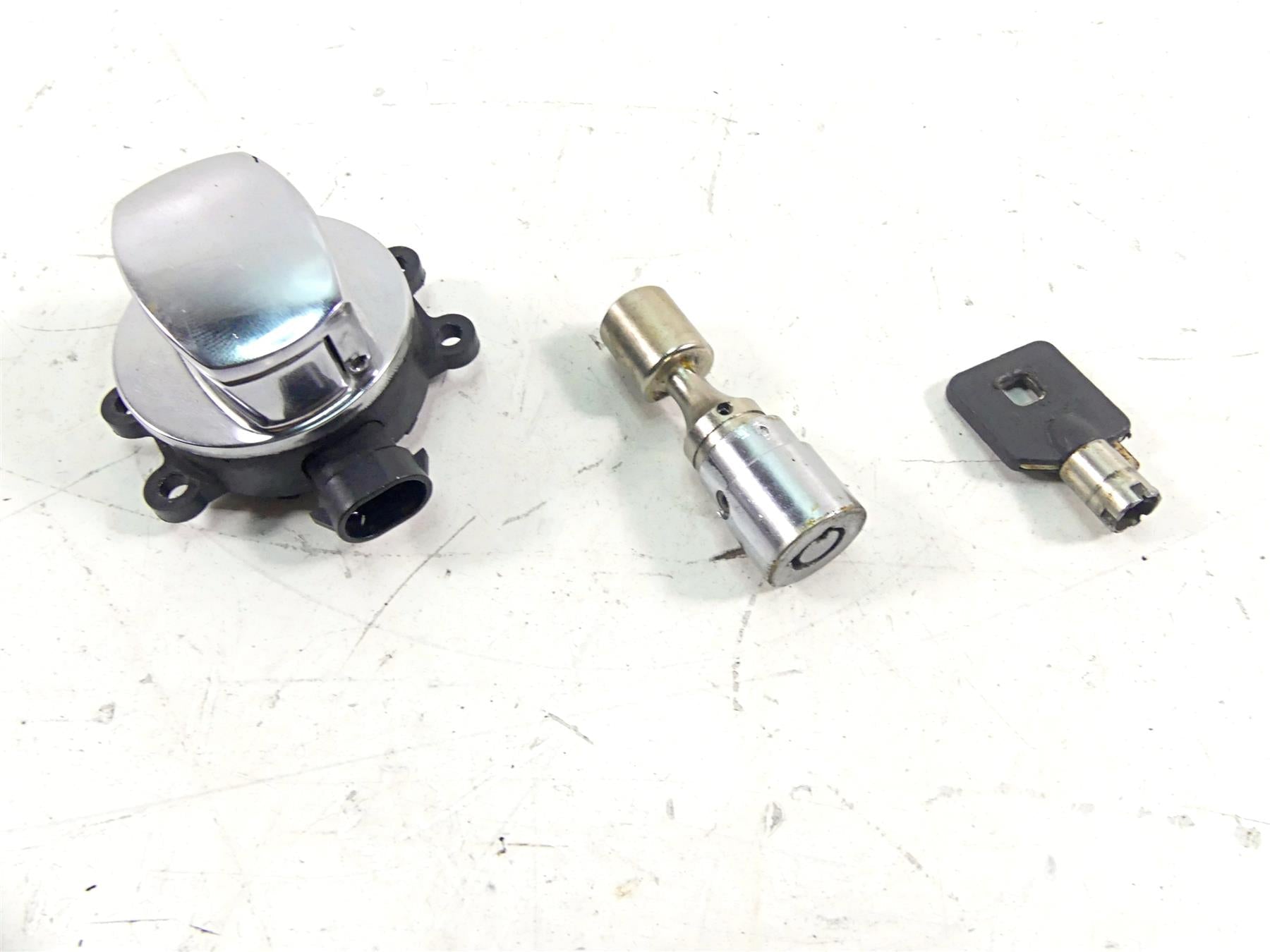 2013 Harley Softail FLSTFB Fat Boy Lo Ignition Switch Steering Key Lock 71400076 {{ shop.shopifyCountryName }} - Mototech271