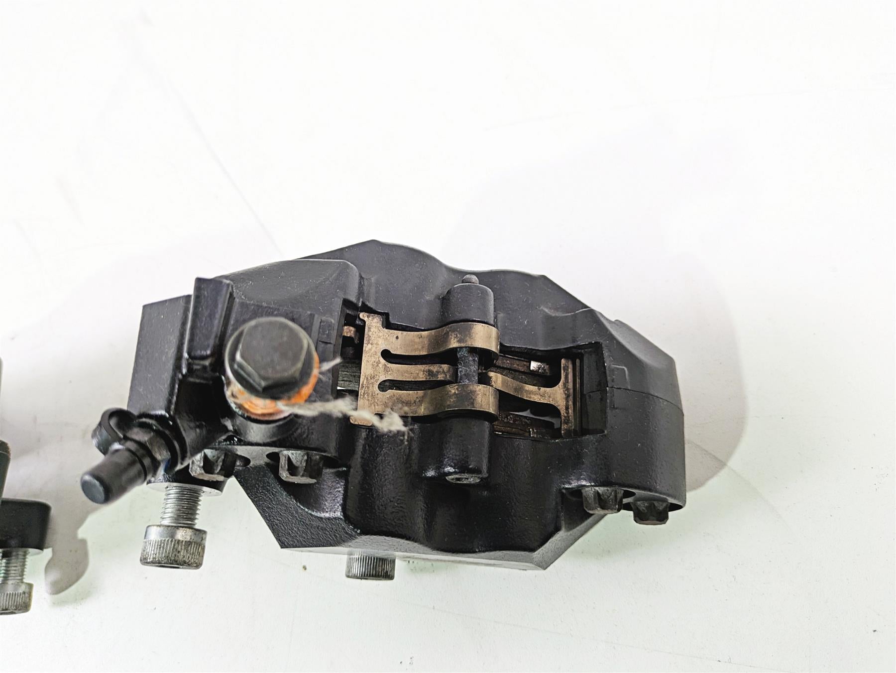 2017 Indian Chieftain Limited Front Brake Caliper Set 1912390 1912391 {{ shop.shopifyCountryName }} - Mototech271