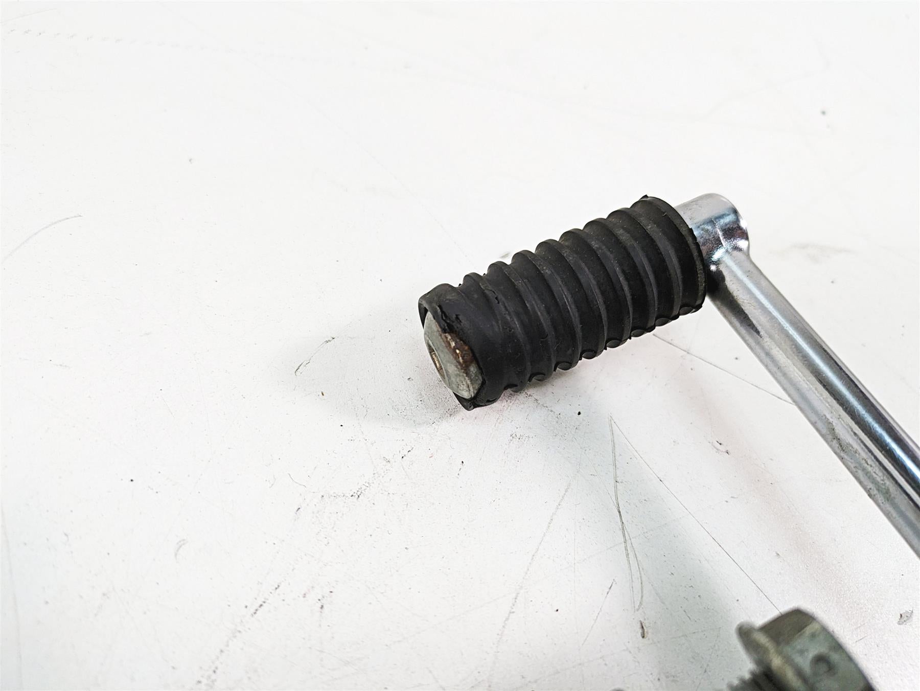 2011 Harley Touring FLHR Road King Front Left Floorboard & Shifter 50621-06 {{ shop.shopifyCountryName }} - Mototech271
