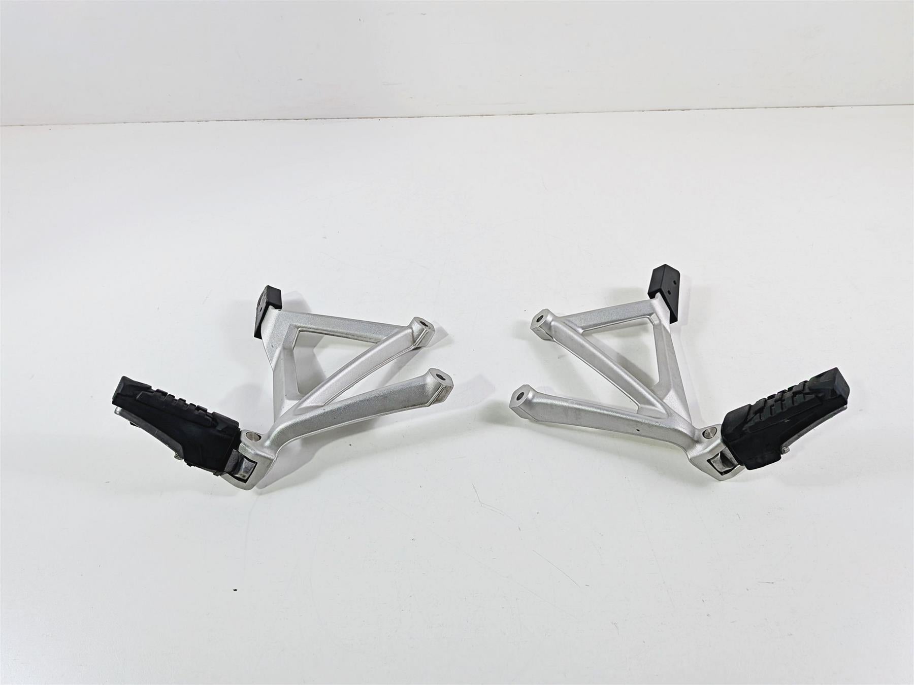 2019 BMW R1250GS K50 Rear Passenger Foot Peg Rest Set -Read 46718556264 46718556265 {{ shop.shopifyCountryName }} - Mototech271