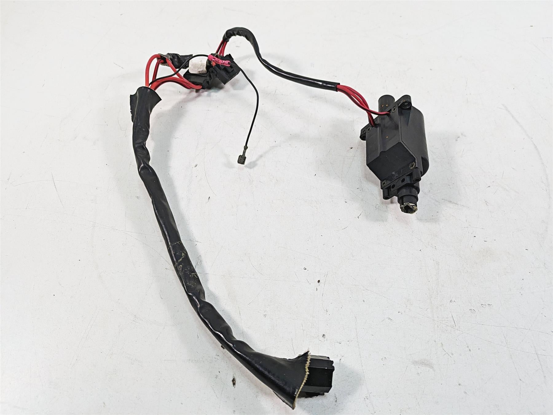 1999 Harley Touring FLHTC Electra Glide Ignition Switch For Parts 71640-99 {{ shop.shopifyCountryName }} - Mototech271