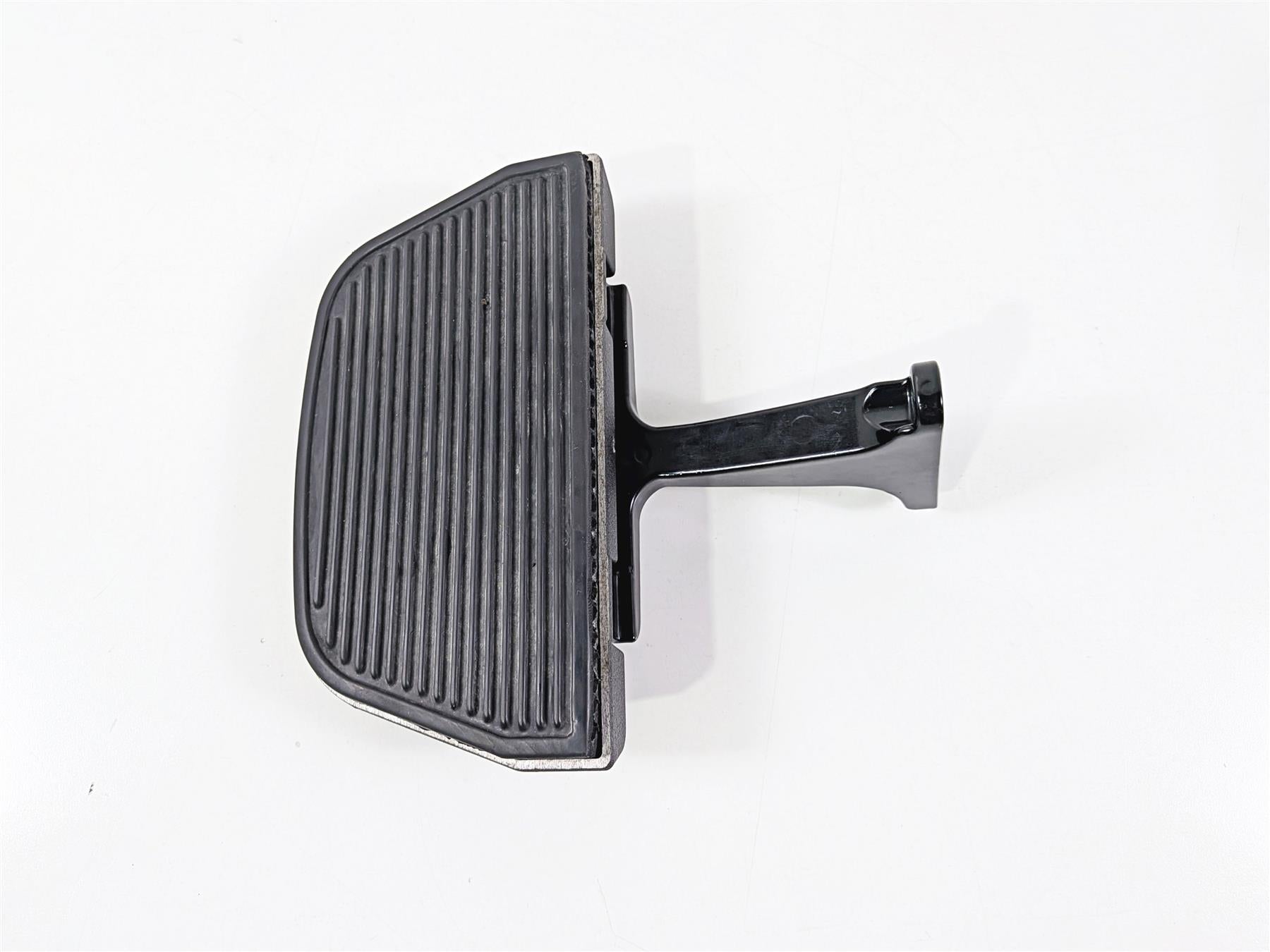 2018 Harley Touring FLHTCU Electra Glide Left Rear Passenger Floor Board 52719-10-Mototech271