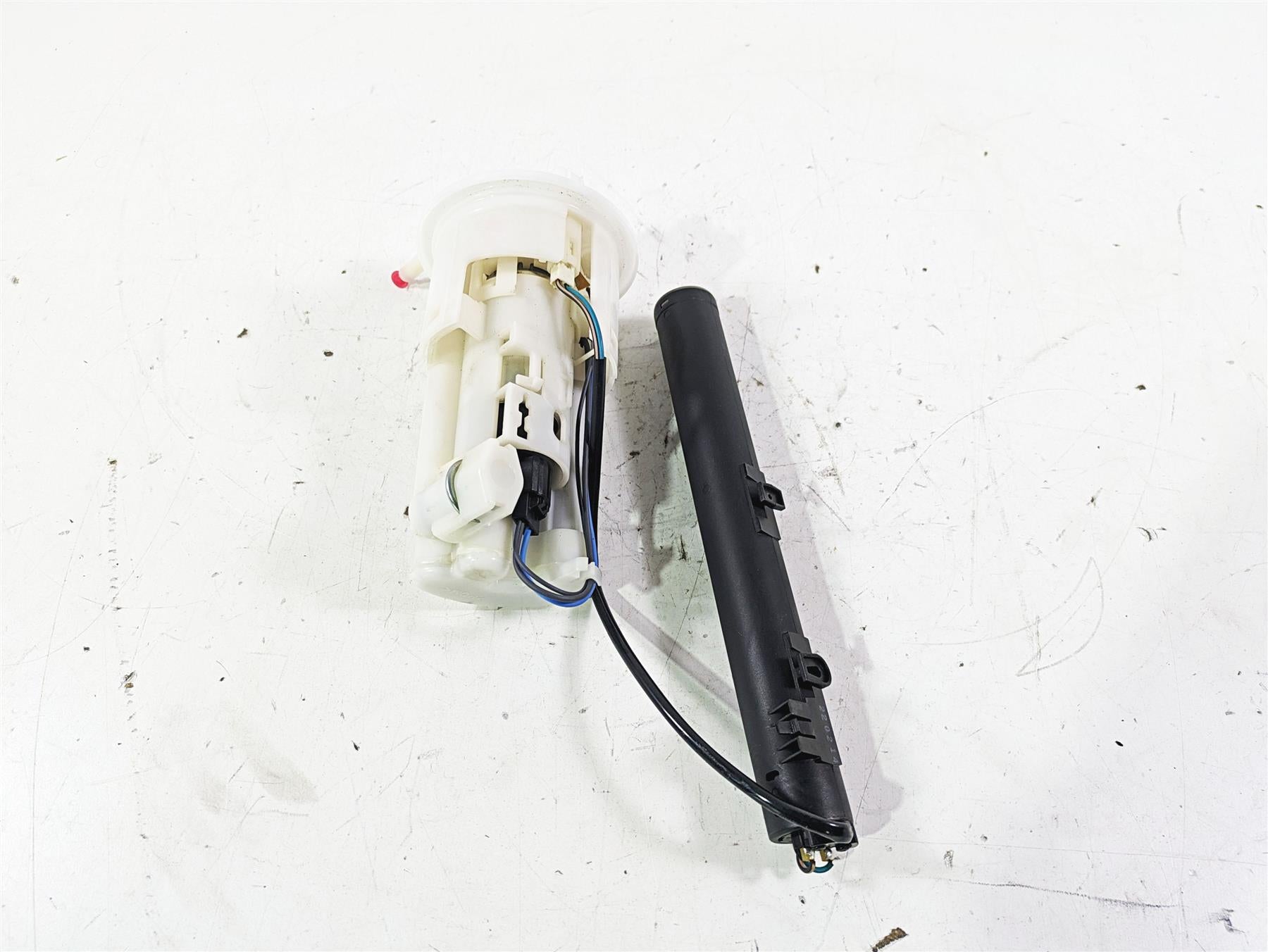 2023 Triumph Street Triple 765 RS Fuel Gas Petrol Pump & Sending Unit T2400735 {{ shop.shopifyCountryName }} - Mototech271