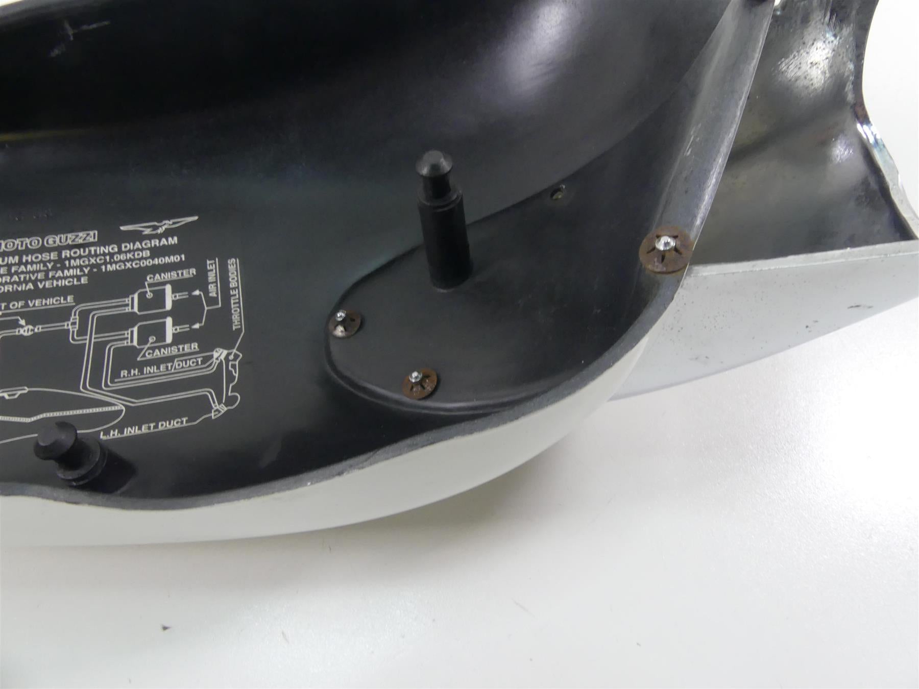 2001 Moto Guzzi California Sp 1100 Left Side Cover Fairing Cowl GU03476330 {{ shop.shopifyCountryName }} - Mototech271