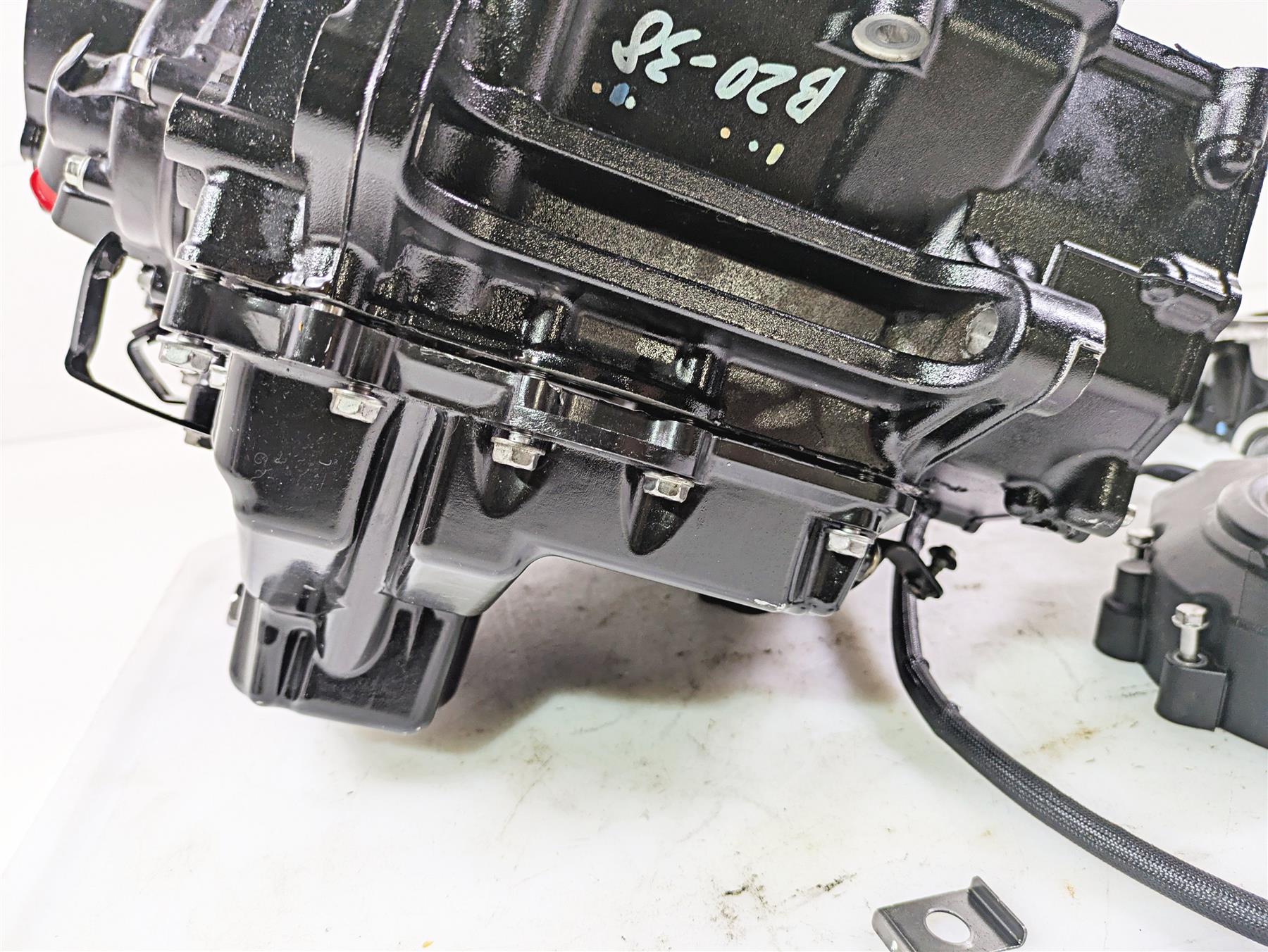 2021 Kawasaki Z900 ZR900 Bottom Lower End Engine Crankcase 14001-0725 {{ shop.shopifyCountryName }} - Mototech271
