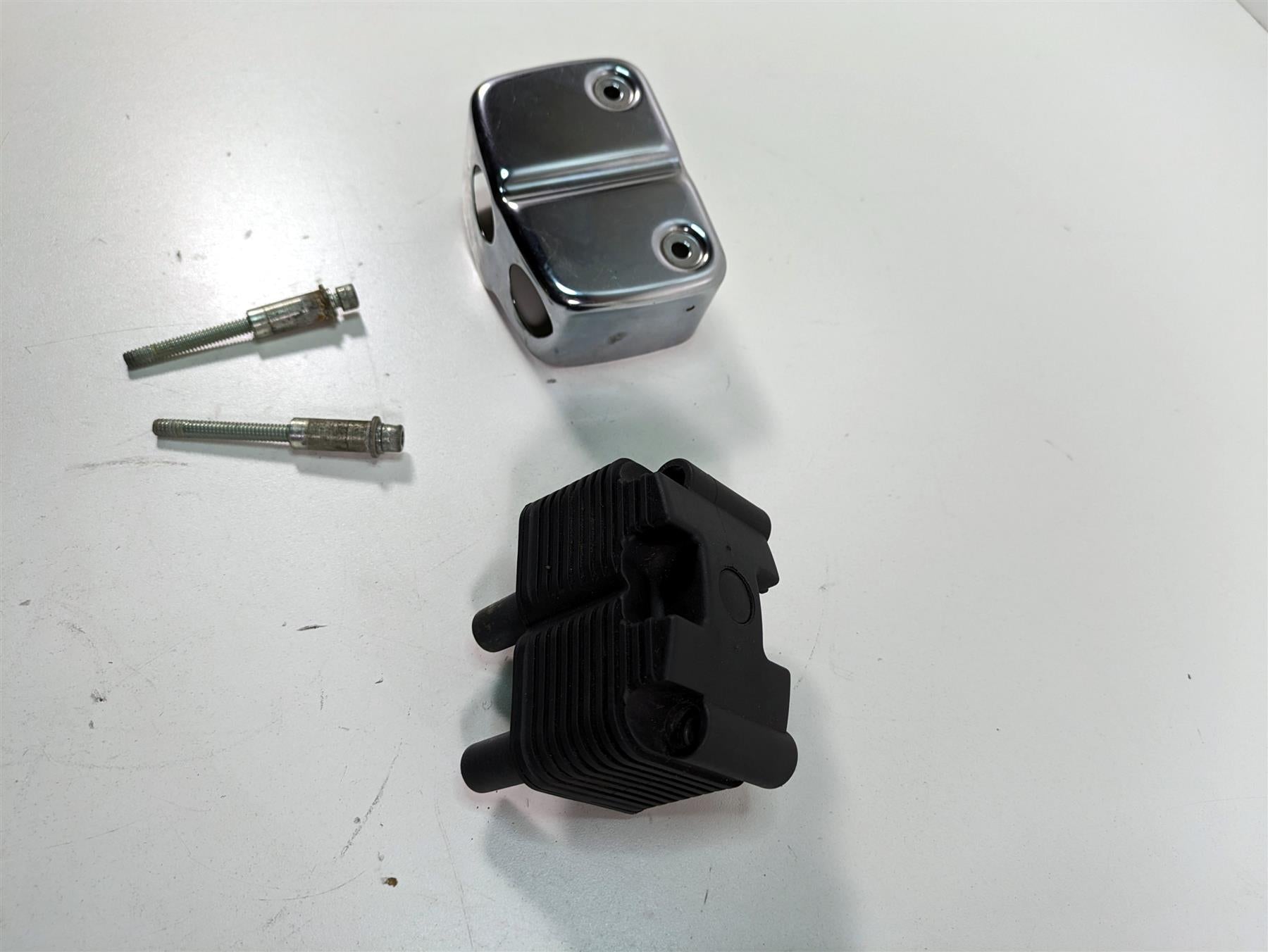 2000 Harley Dyna FXDL Low Rider Denso Ignition Coil & Chrome Cover 31655-99 {{ shop.shopifyCountryName }} - Mototech271