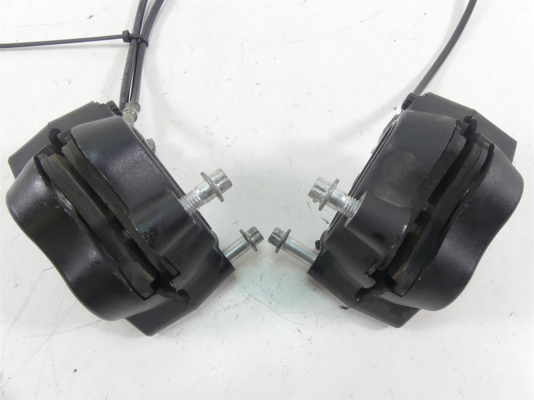 2015 Harley FXDF Dyna Fat Bob Front Brake Caliper + Line Set 41300001 41300002 {{ shop.shopifyCountryName }} - Mototech271