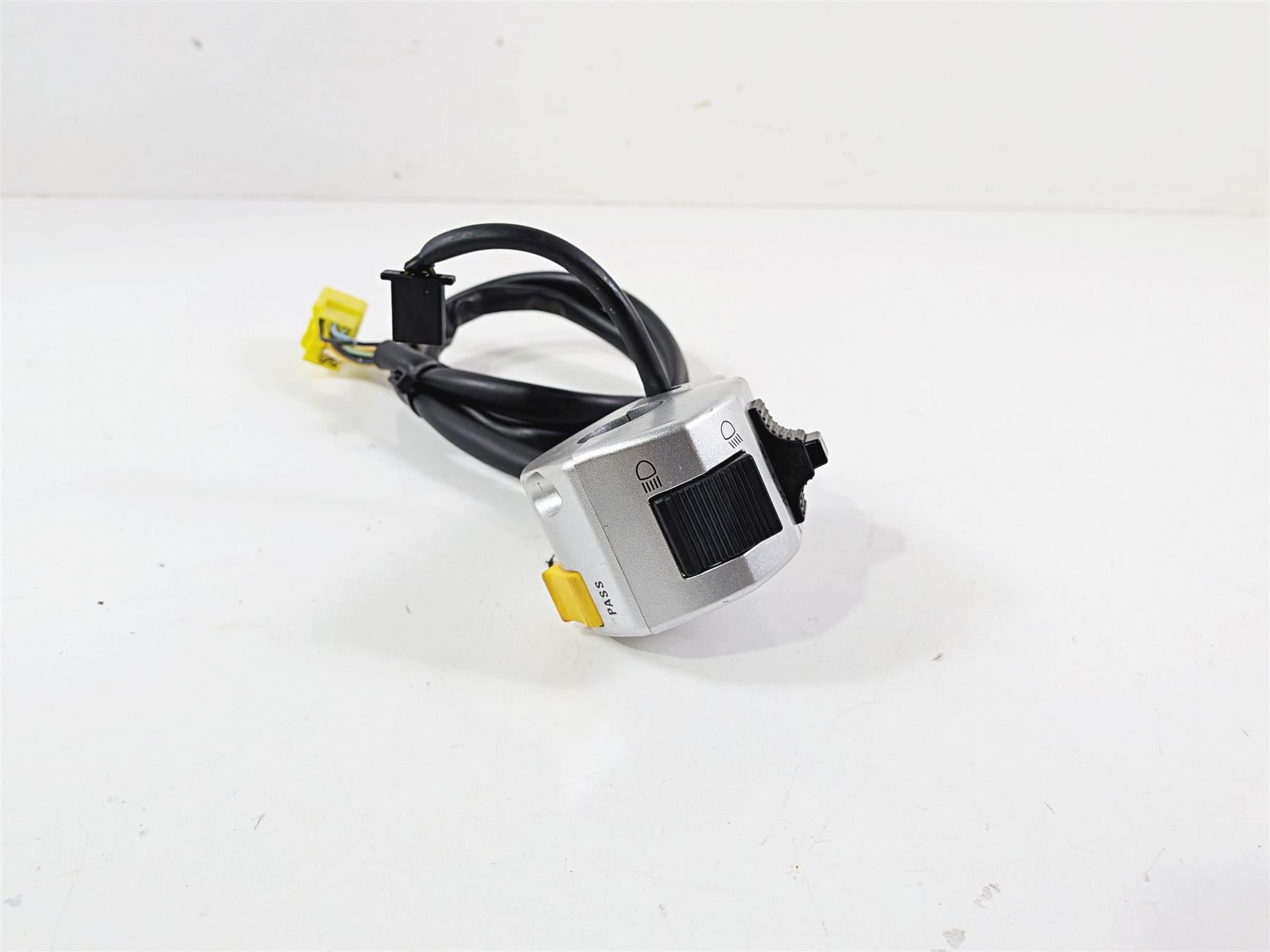 2006 Suzuki C90 VL1500T Boulevard Left Hand Control Switch 37400-10F60 {{ shop.shopifyCountryName }} - Mototech271