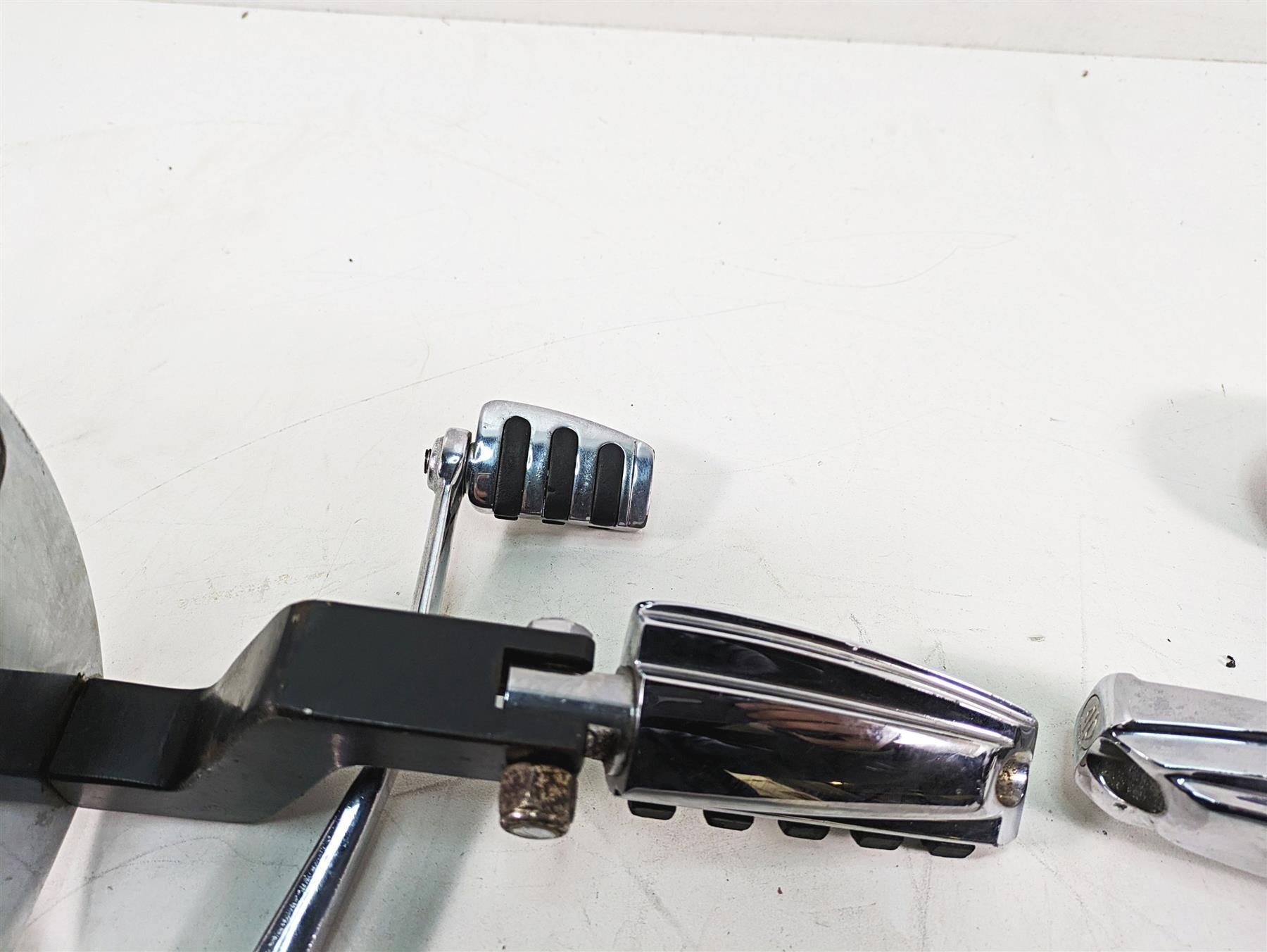 1999 Harley Dyna FXDL Low Rider Forward Raised Footpeg Rest Shifter Brake Pedal {{ shop.shopifyCountryName }} - Mototech271