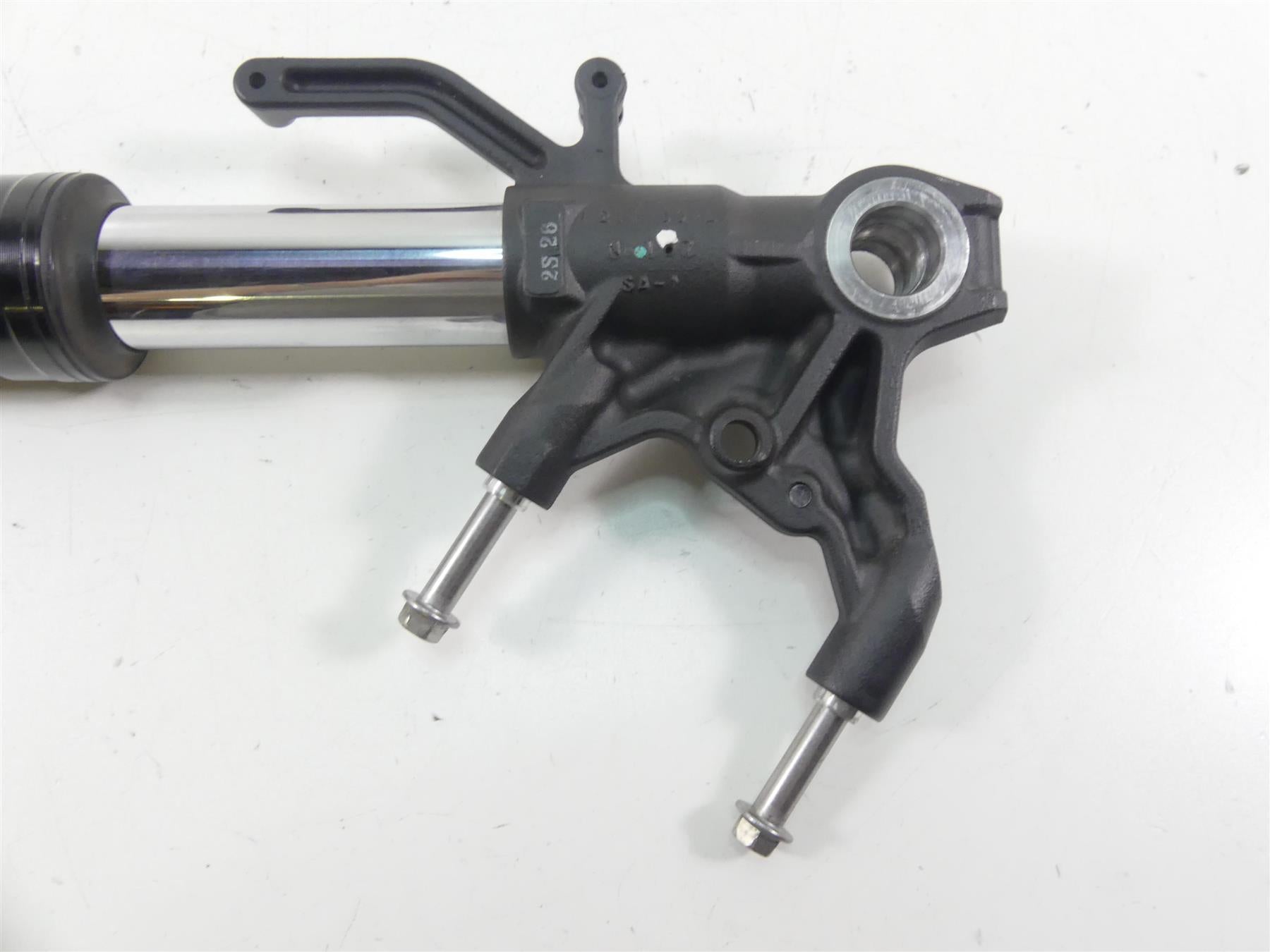 2013 Kawasaki ZX636 ZX6R Ninja Left Showa Front Fork - For Parts 44071-0834-39V {{ shop.shopifyCountryName }} - Mototech271