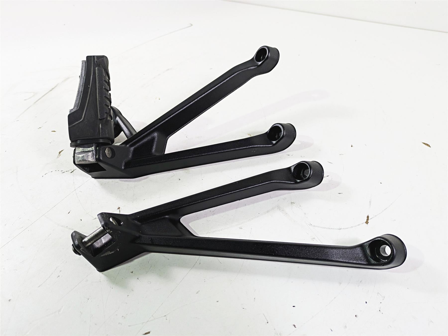 2019 BMW S1000XR K49 Rear Passenger Footpeg Set - Read 46718553845 46718553846 {{ shop.shopifyCountryName }} - Mototech271