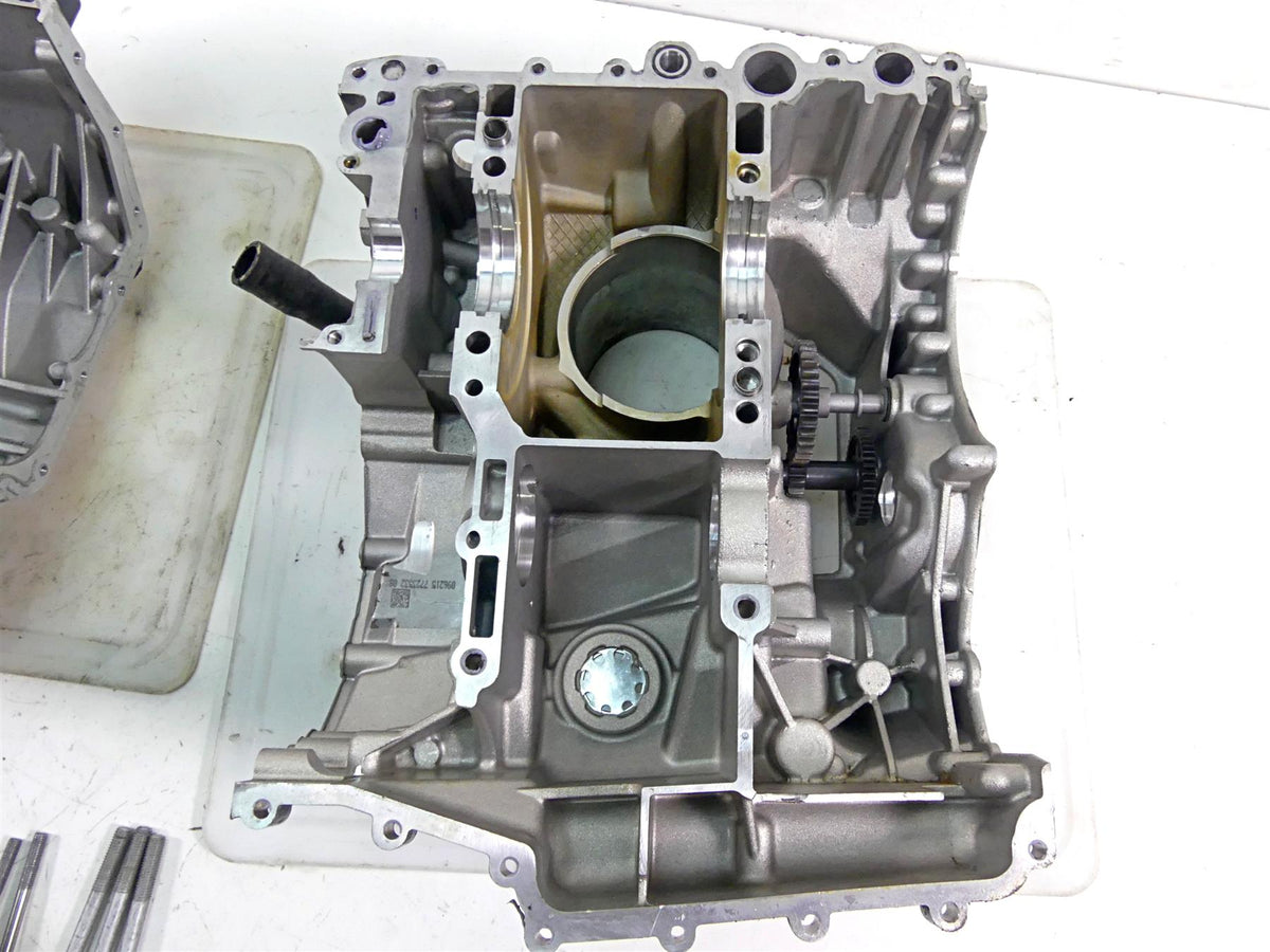 2015 BMW R1200GS GSW K50 Engine Housing Crankcase Crank Case Set 11008555027 {{ shop.shopifyCountryName }} - Mototech271
