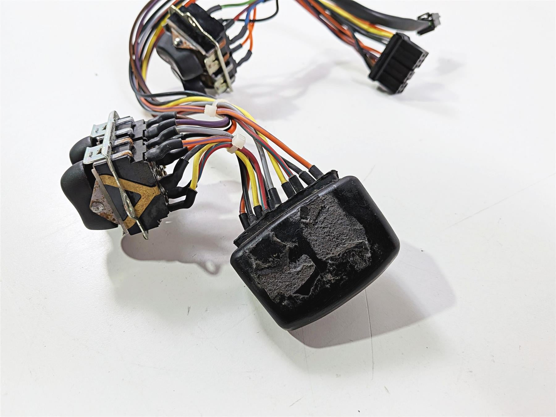 2011 Harley Touring FLHTCU CVO Electra Glide Auxiliary Switch Set 70290-07-Mototech271