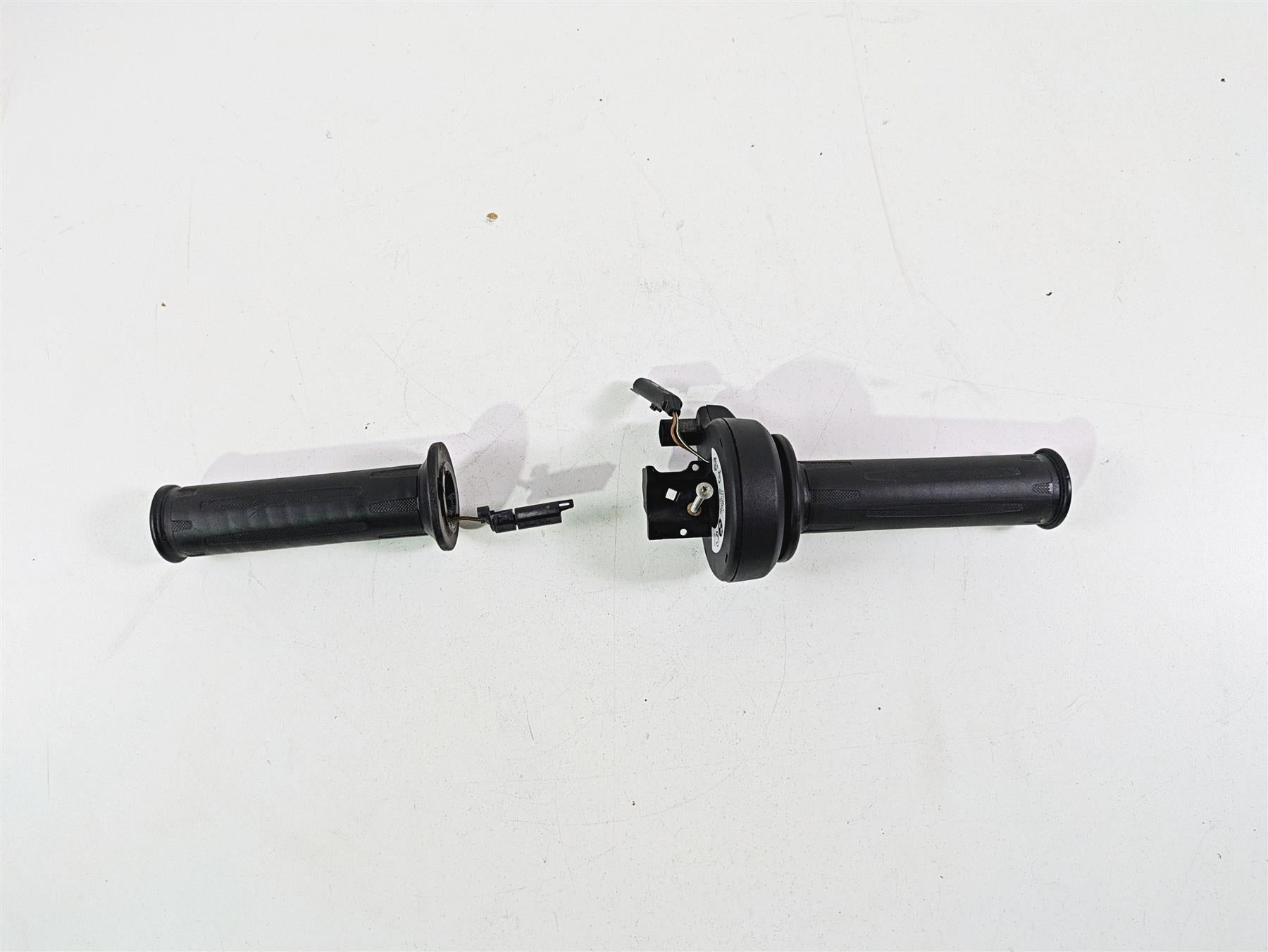 2017 BMW R1200 GS K50 Heated Hand Grip Set 61318552117 61318552120 {{ shop.shopifyCountryName }} - Mototech271