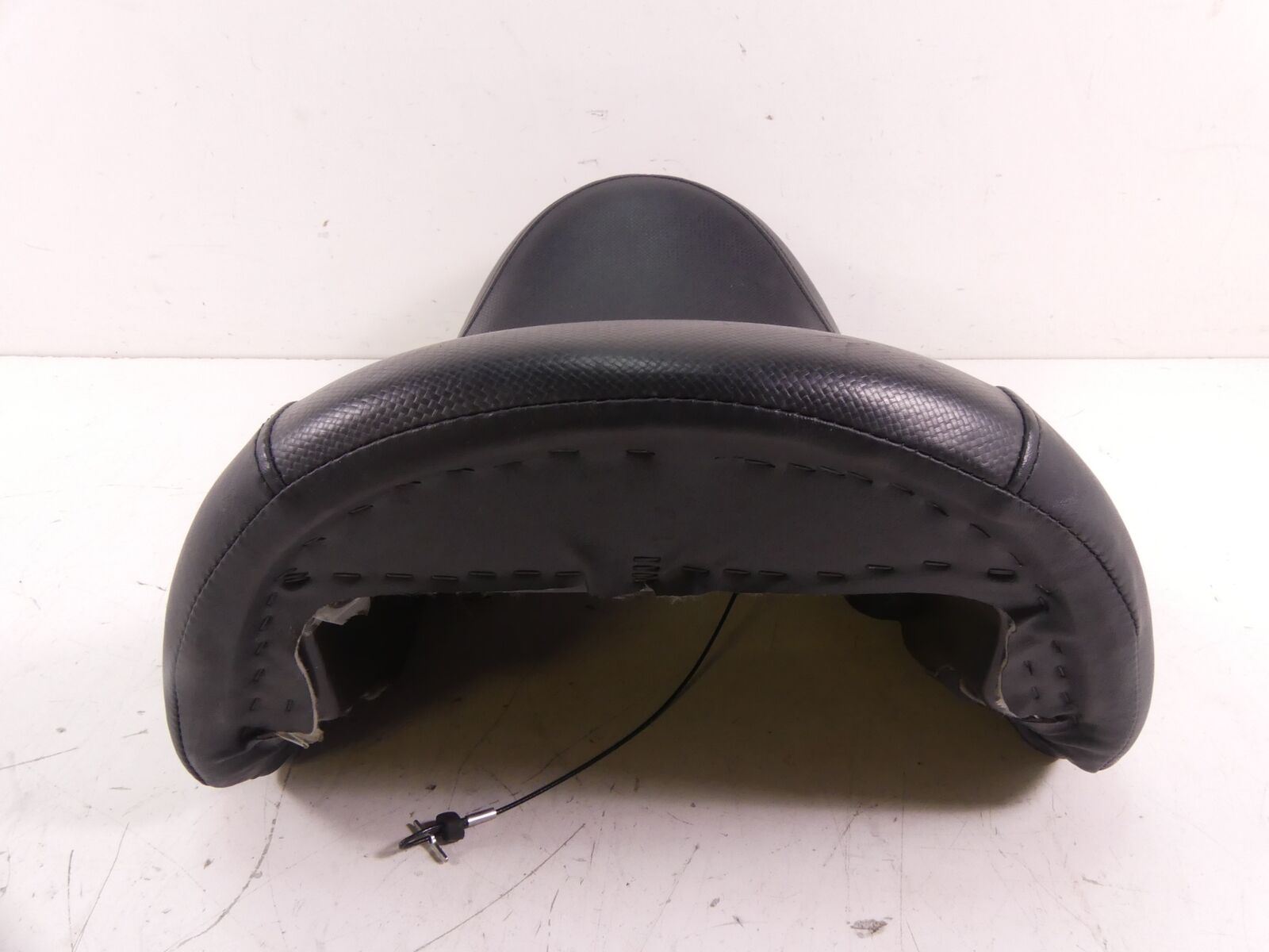 2009 Harley VRSCAW V-Rod Front Rider Driver Saddle Seat - Nice 52383-07 {{ shop.shopifyCountryName }} - Mototech271