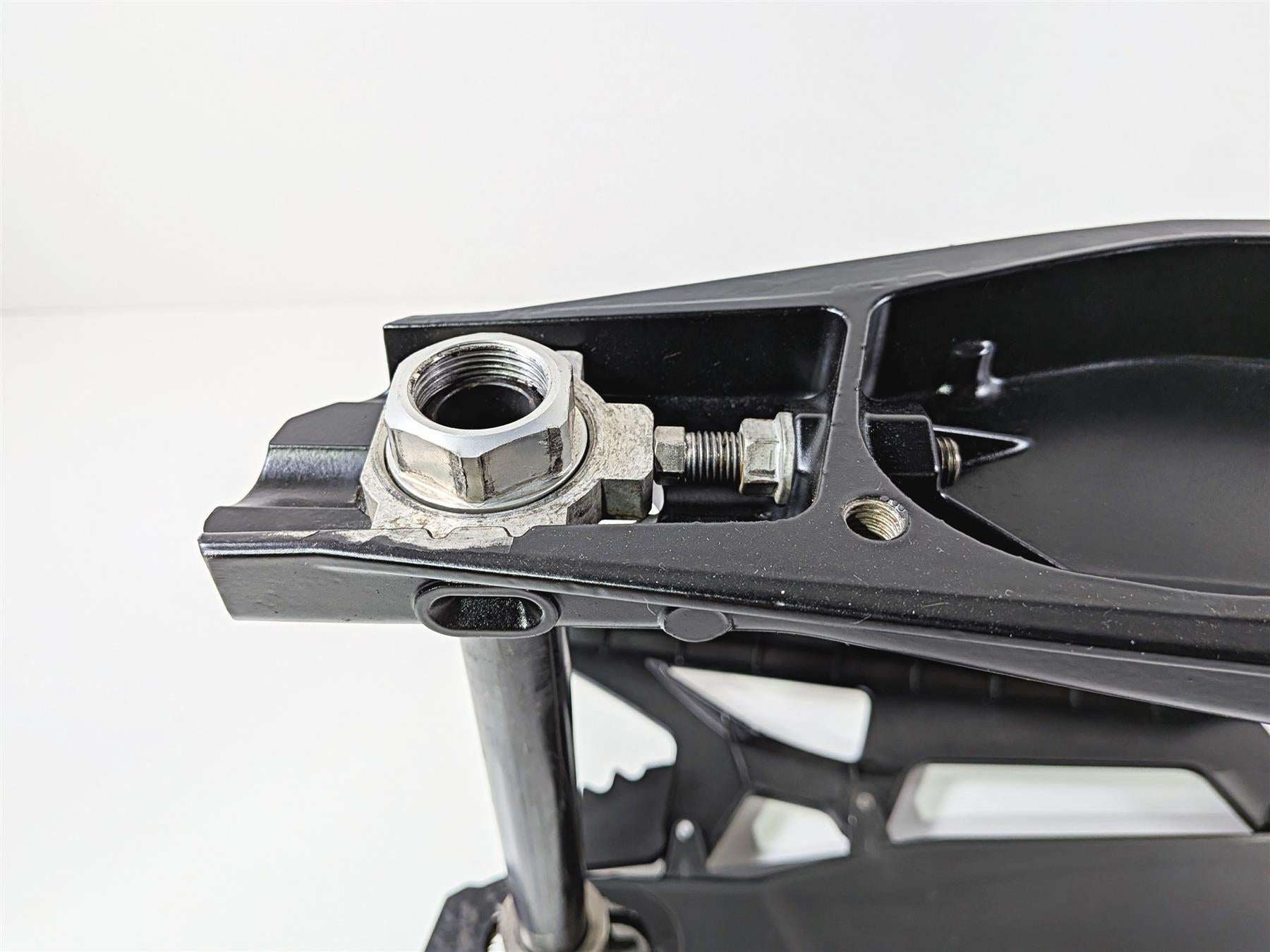2016 KTM 1290 Super Adventure Swingarm Swing Arm & Axle 6040403004433 {{ shop.shopifyCountryName }} - Mototech271