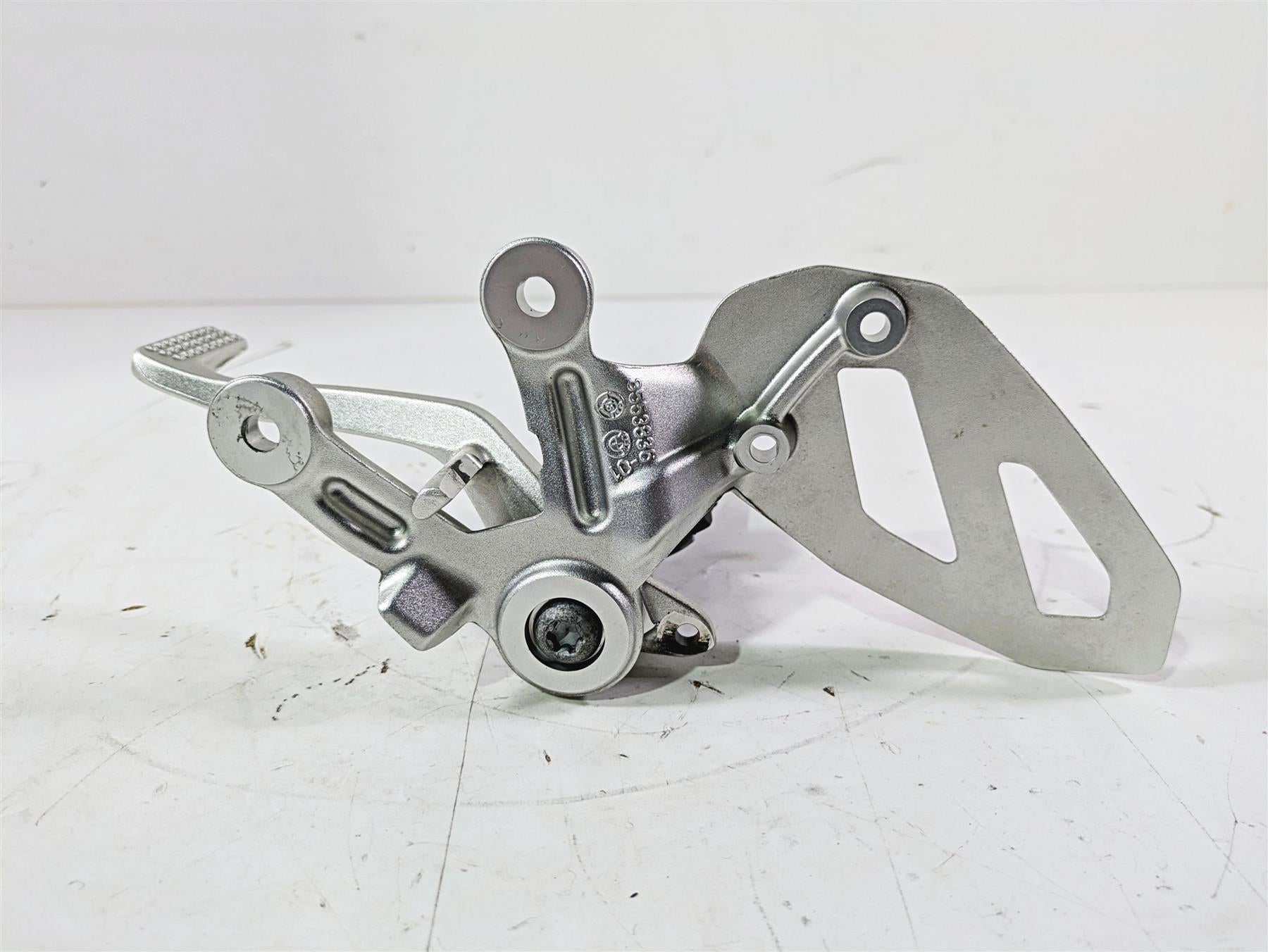 2019 BMW S1000XR K49 Right Rider Footpeg & Brake Pedal Set - Read 46718553836 {{ shop.shopifyCountryName }} - Mototech271