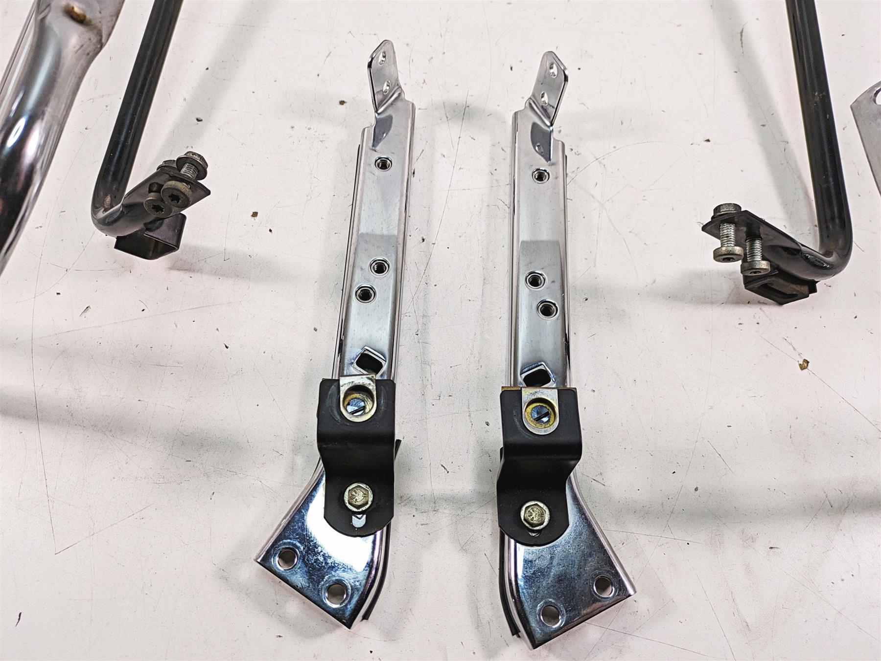 2008 Harley FLHTCU Electra Glide Saddlebag Guard Rail Support Set 49193-93 {{ shop.shopifyCountryName }} - Mototech271