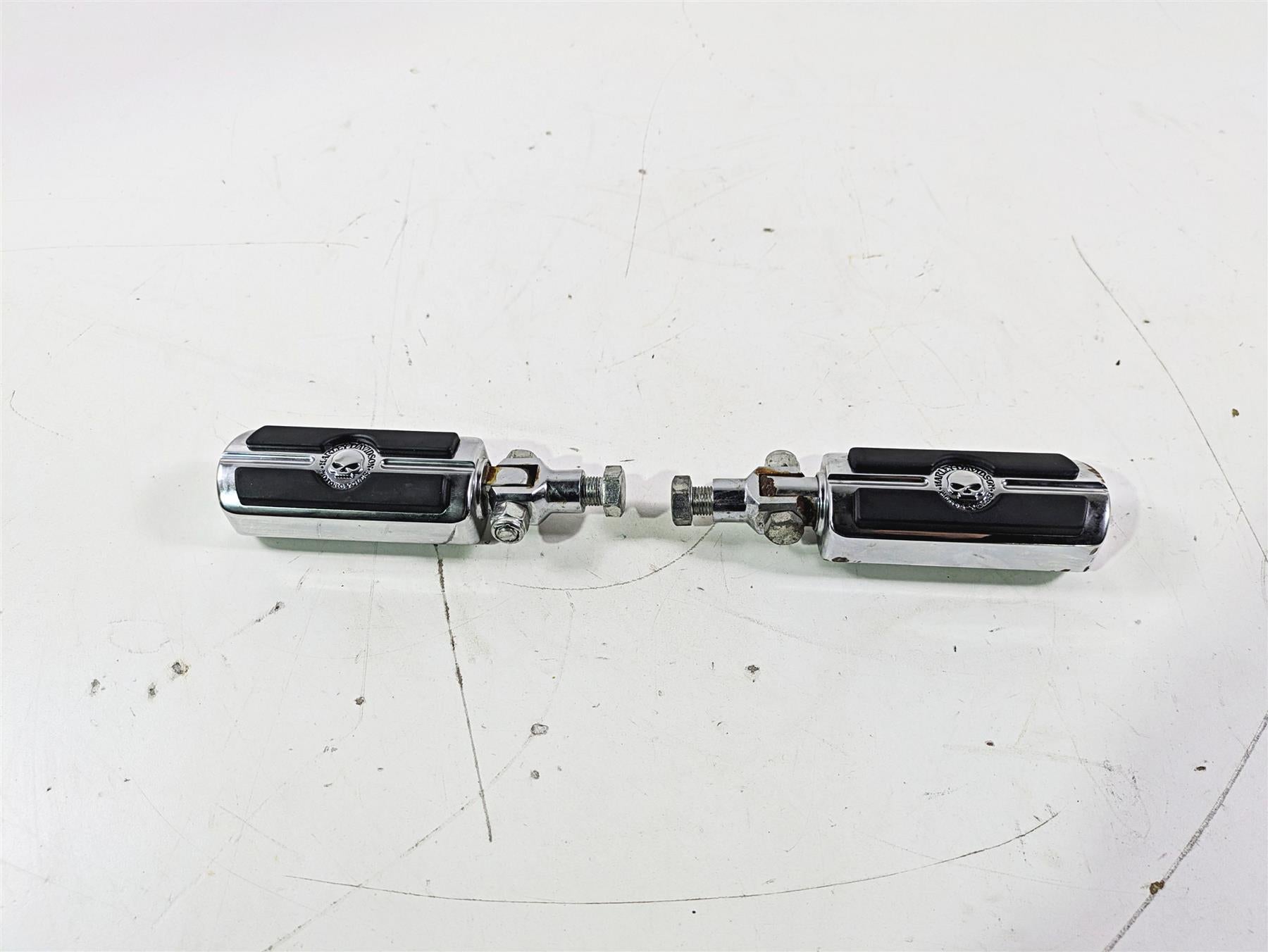 2004 Harley Softail FLSTF Fat Boy Willie G Skull Highway Foot Peg Set 50370-04 | Mototech271