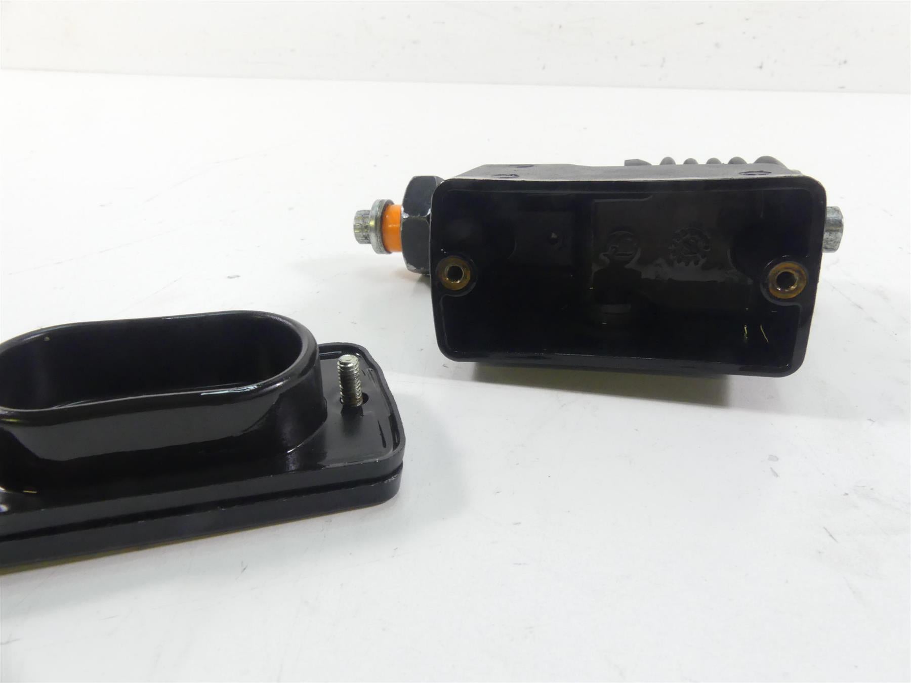 2003 Harley Dyna 100TH FXDL Low Rider Rear Brake Master Cylinder 42474-90C {{ shop.shopifyCountryName }} - Mototech271