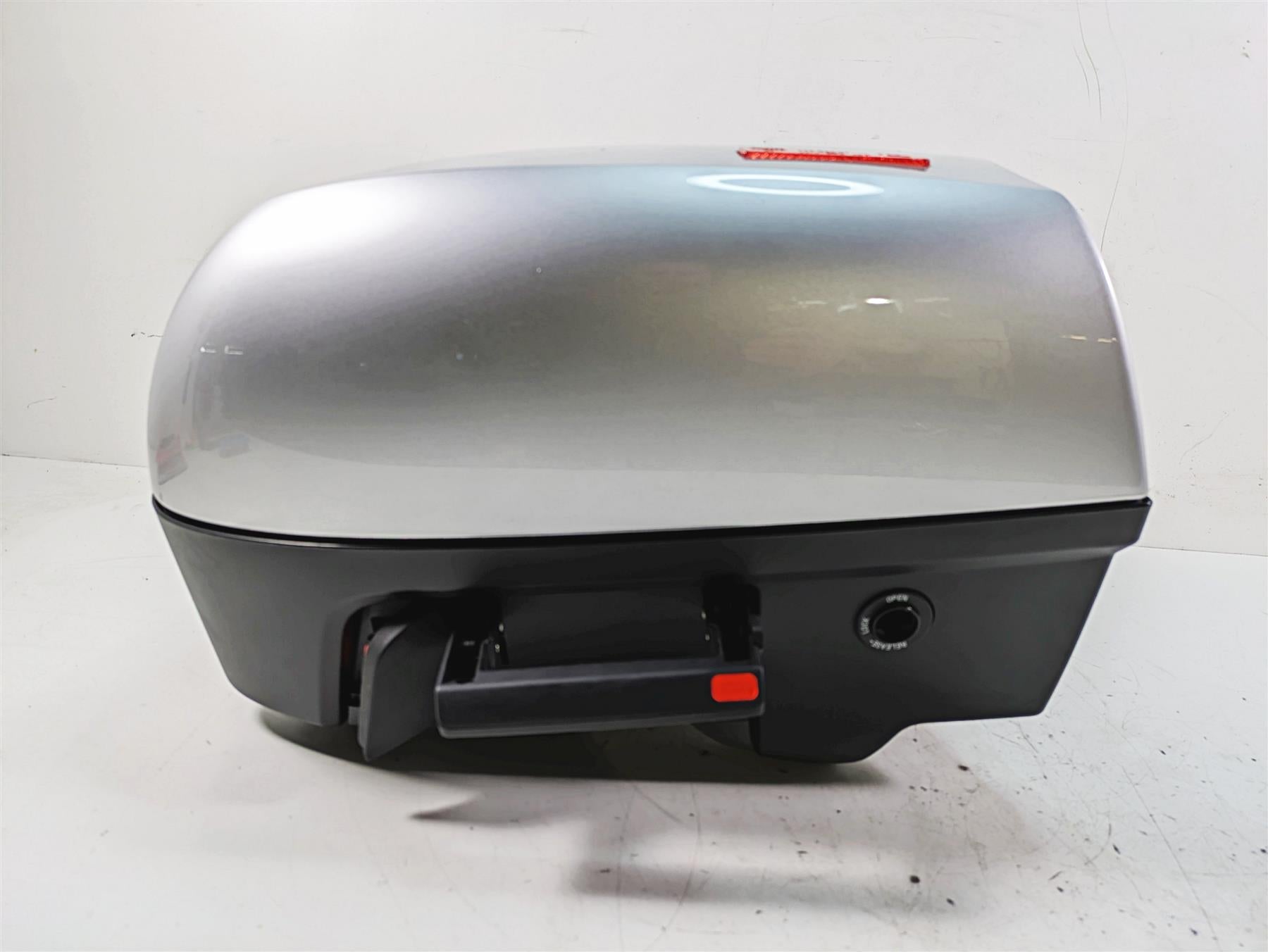 2007 BMW R1200RT K26 Right Saddlebag Saddle Bag 46547714438 {{ shop.shopifyCountryName }} - Mototech271