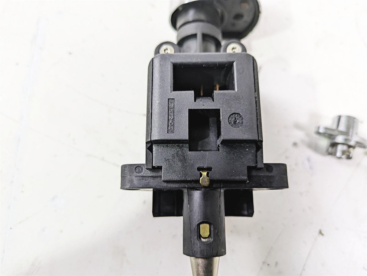 2007 Harley Touring FLHTCU SE CVO E-Glide Ignition Switch Key Lock Set 71572-06 {{ shop.shopifyCountryName }} - Mototech271