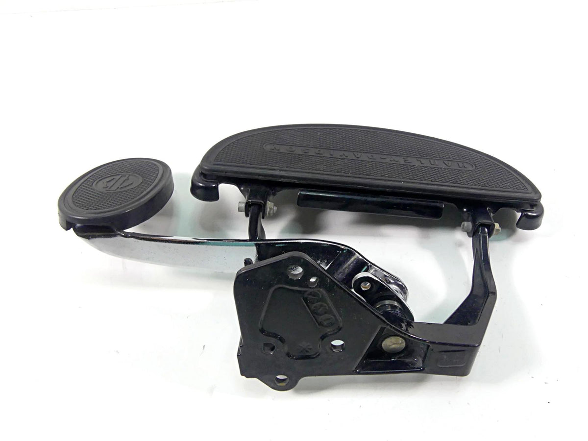 2016 Harley Softail FLS Slim Right Front Floorboard & Brake Pedal Set 42431-11 {{ shop.shopifyCountryName }} - Mototech271