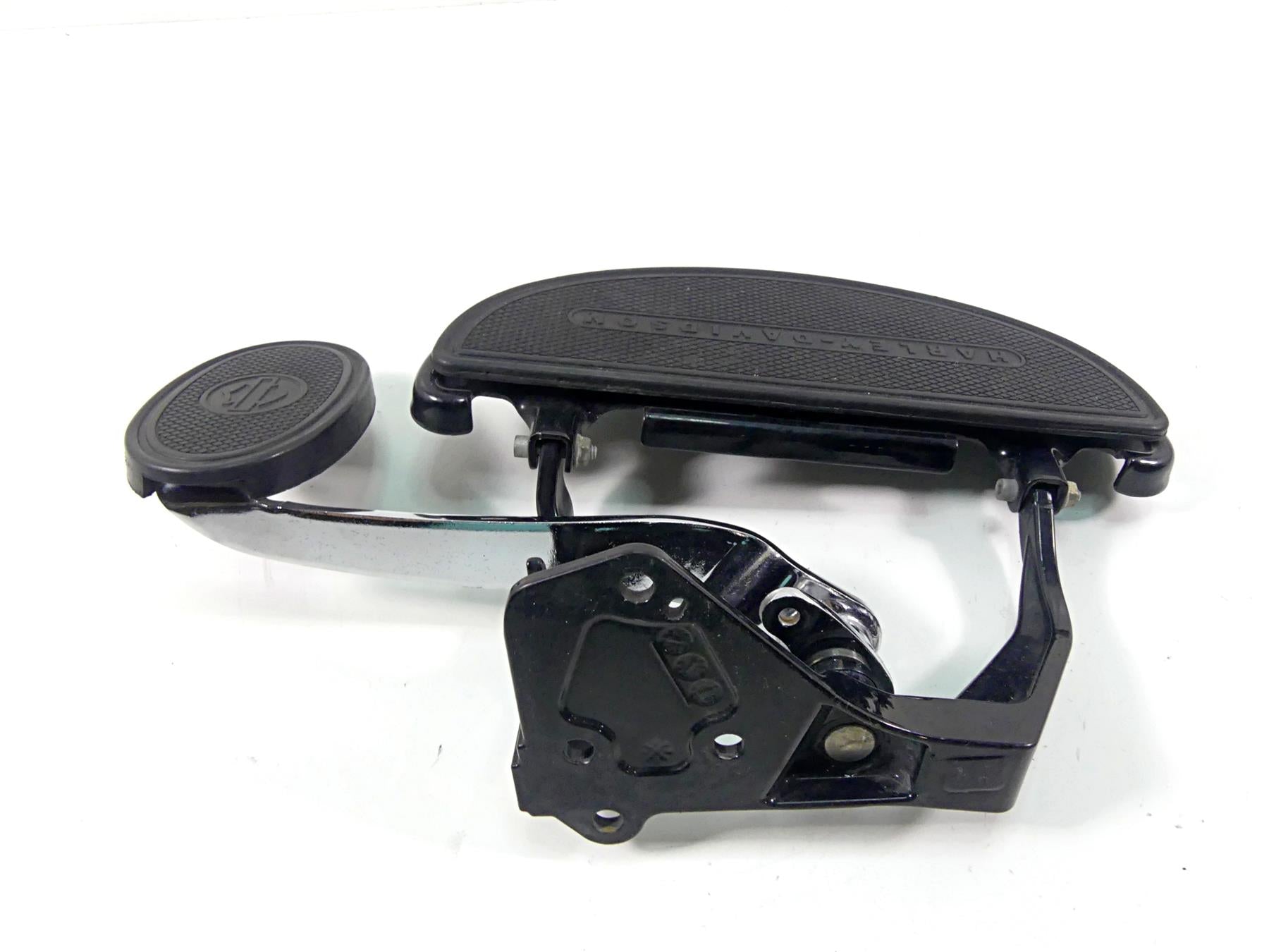 2016 Harley Softail FLS Slim Right Front Floorboard & Brake Pedal Set 42431-11 {{ shop.shopifyCountryName }} - Mototech271