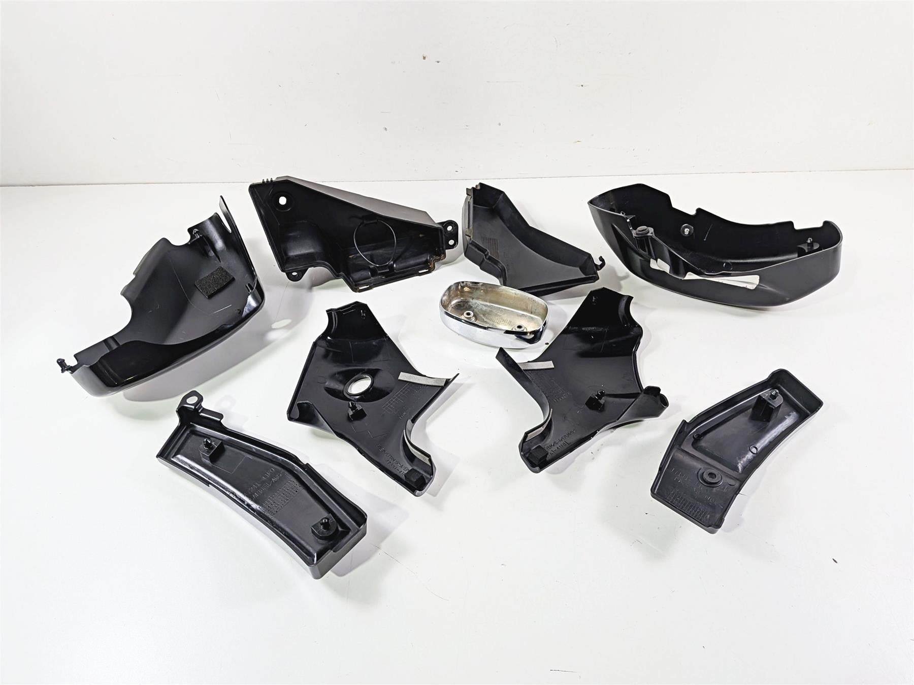 2005 Suzuki VZ800 M50 Boulevard Neck & Side Cover Fairing Set 47211-41F0 {{ shop.shopifyCountryName }} - Mototech271