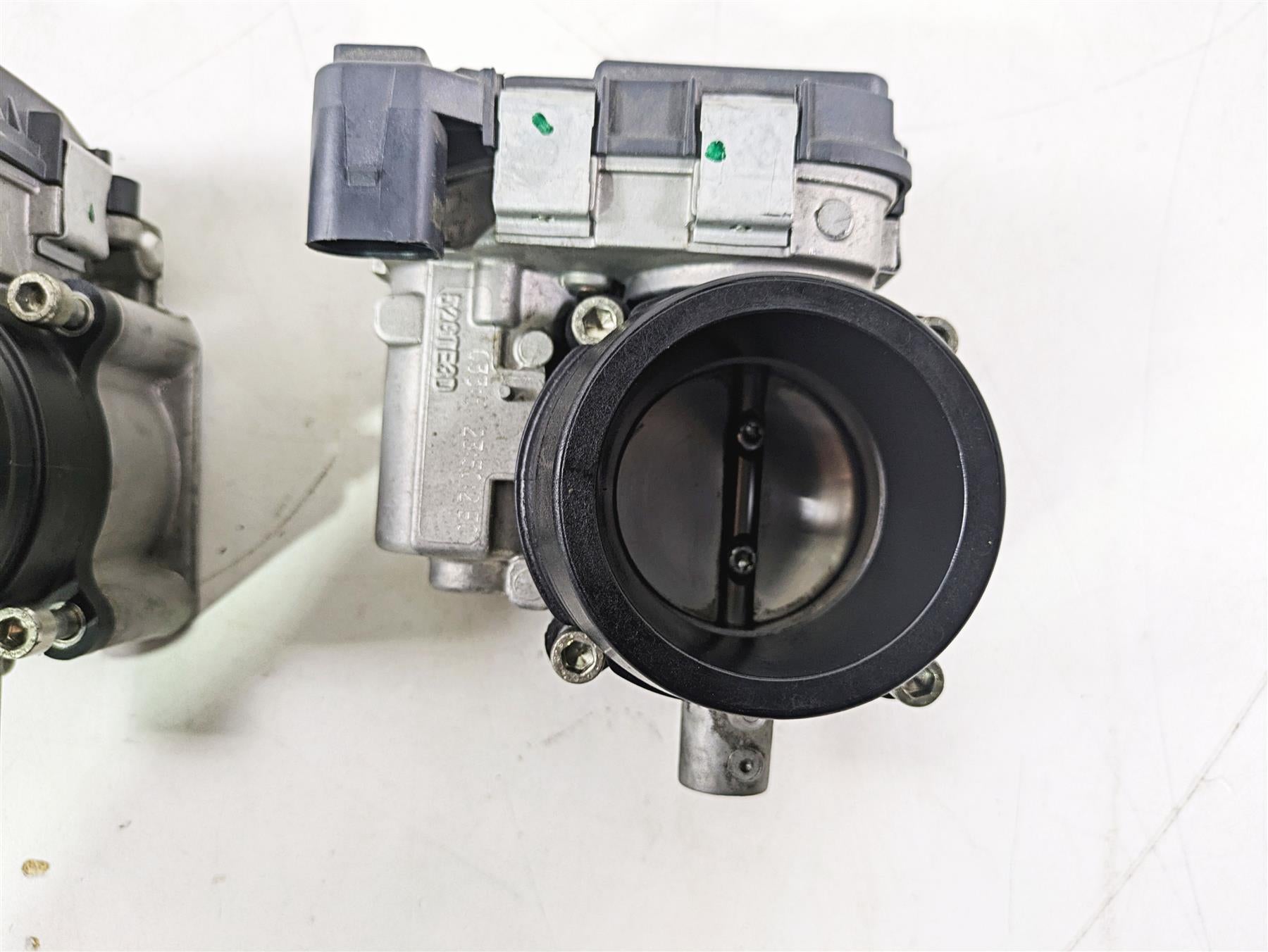 2015 Ducati Hypermotard 821 SP Throttle Body Bodies Fuel Injection Set 28240903A {{ shop.shopifyCountryName }} - Mototech271