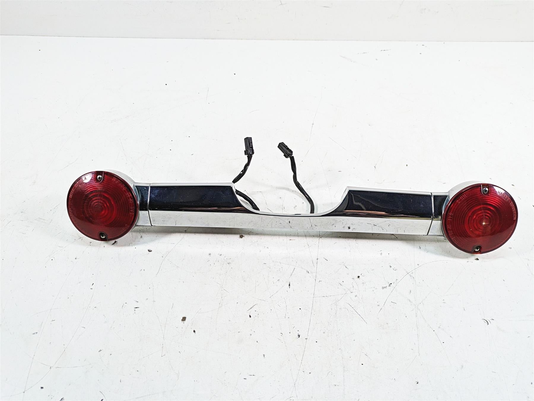 2008 Harley FLHTCU Electra Glide Rear Turn Signal Blinker Bar 68510-74C | Mototech271