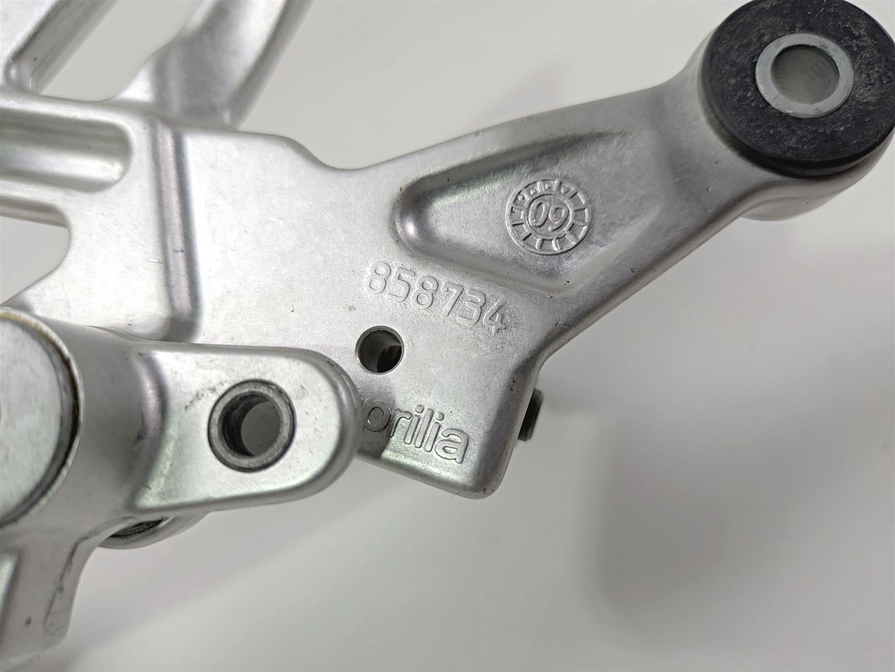 2017 Aprilia RSV 1100 Tuono V4 Factory Right Front Footpeg & Brake Ped 858734 {{ shop.shopifyCountryName }} - Mototech271