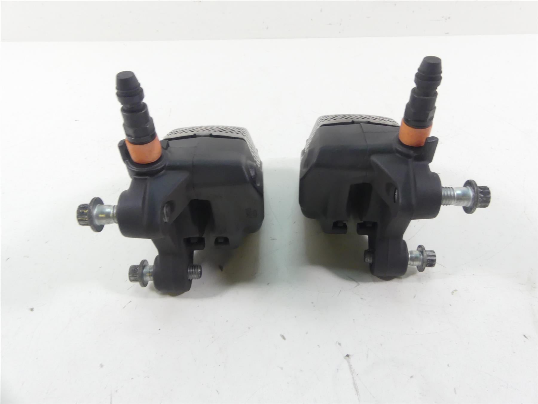 2017 Harley Touring FLHTKL Electra Glide Front Brake Caliper Set 43027-08 {{ shop.shopifyCountryName }} - Mototech271