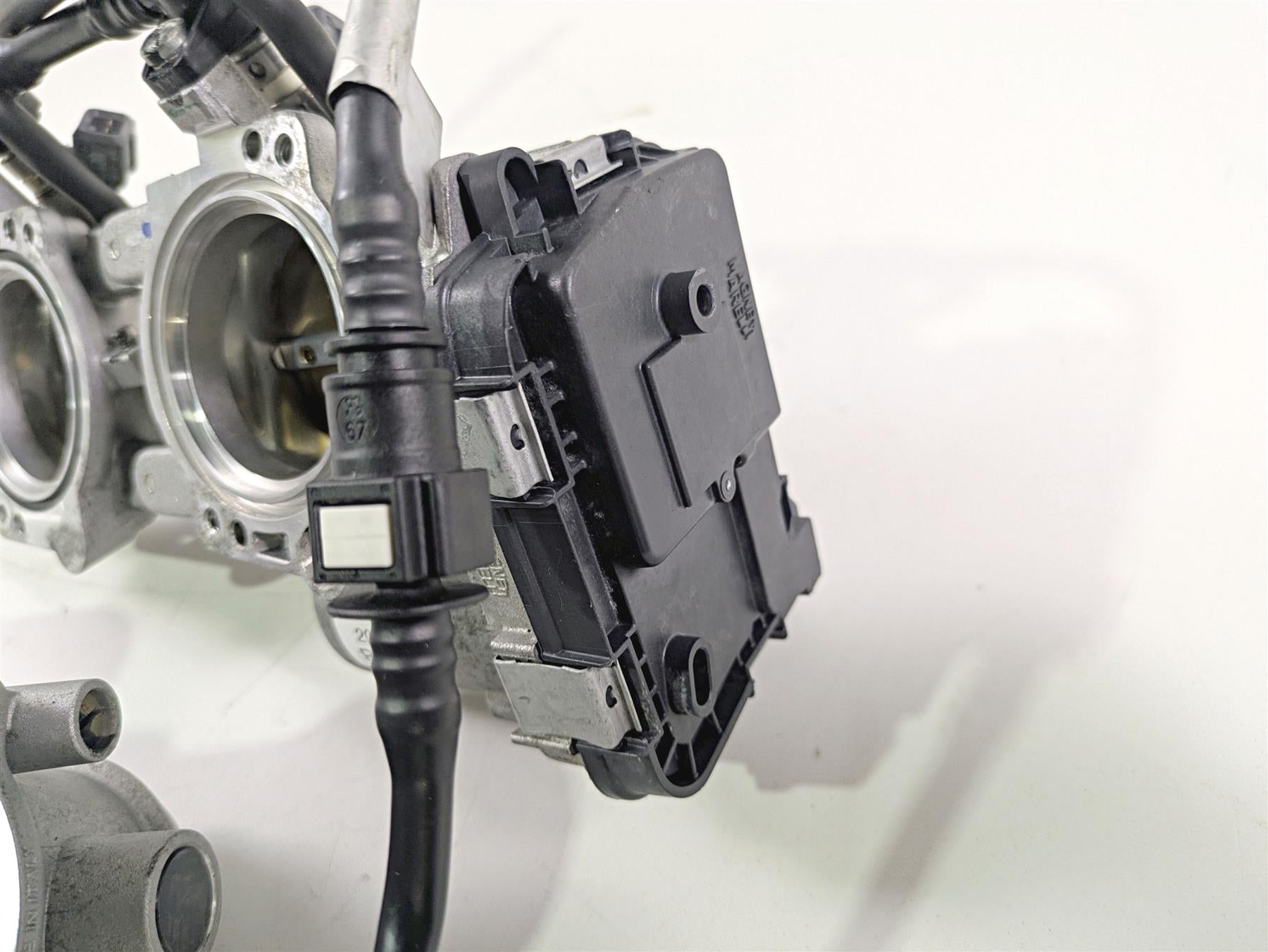 2017 Aprilia RSV 1100 Tuono V4 Factory Front Rear Throttle Bodies 857303 857304 {{ shop.shopifyCountryName }} - Mototech271