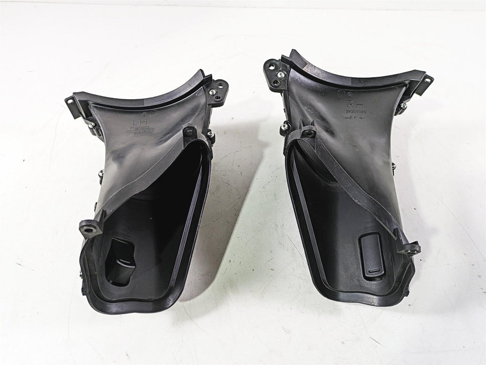 2017 Harley Touring FLTRXS Road Glide Front Air Inlet Duct Set 29200072 {{ shop.shopifyCountryName }} - Mototech271
