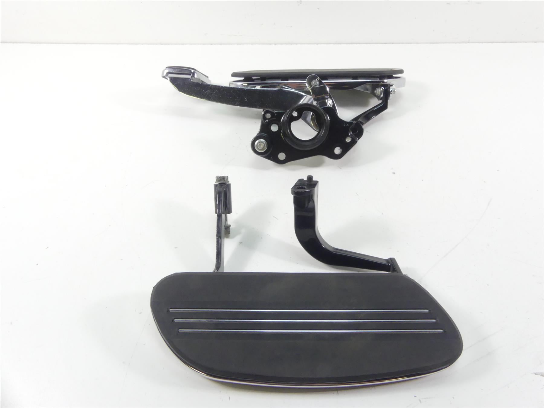 2012 Harley Touring FLHX Street Glide Front Floor Board Brake Pedal Set 50518-09 {{ shop.shopifyCountryName }} - Mototech271