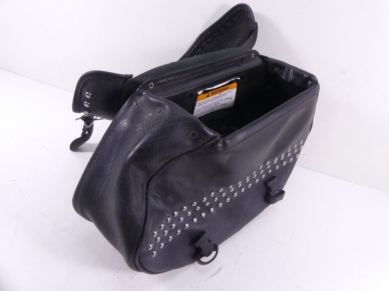 2013 Harley Softail FLSTC Heritage Classic Right Saddlebag & Mount 90477-09 {{ shop.shopifyCountryName }} - Mototech271