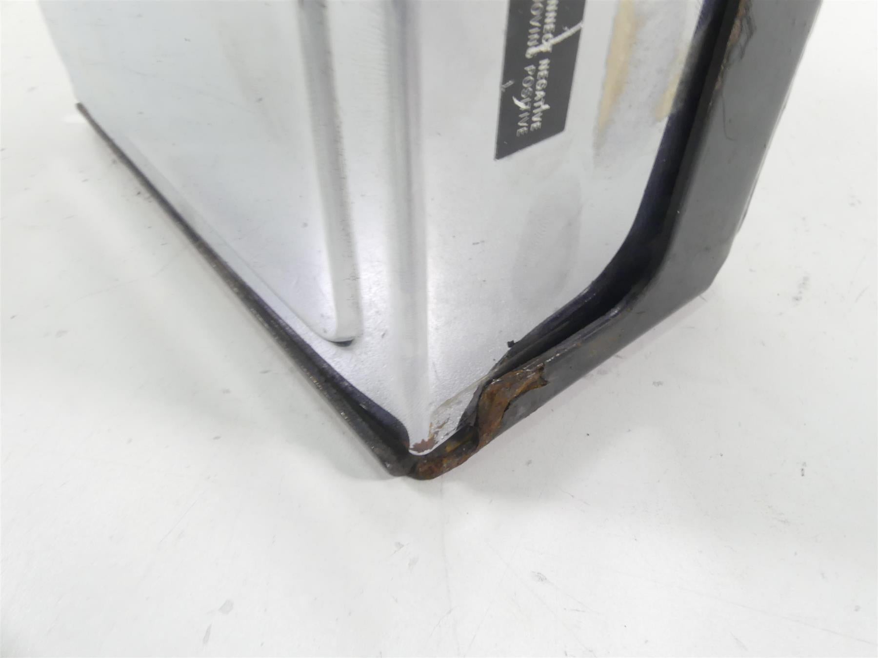 2004 Harley FXDWGI Dyna Wide Glide Battery Tray Box Holder Cover 66375-97 {{ shop.shopifyCountryName }} - Mototech271