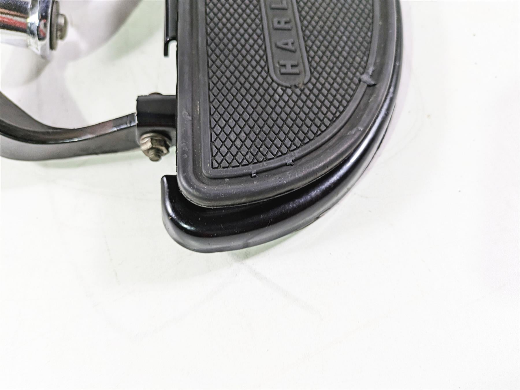 2008 Harley FLSTSB Cross Bones Right Floorboard & Brake Pedal Set 50600026 {{ shop.shopifyCountryName }} - Mototech271