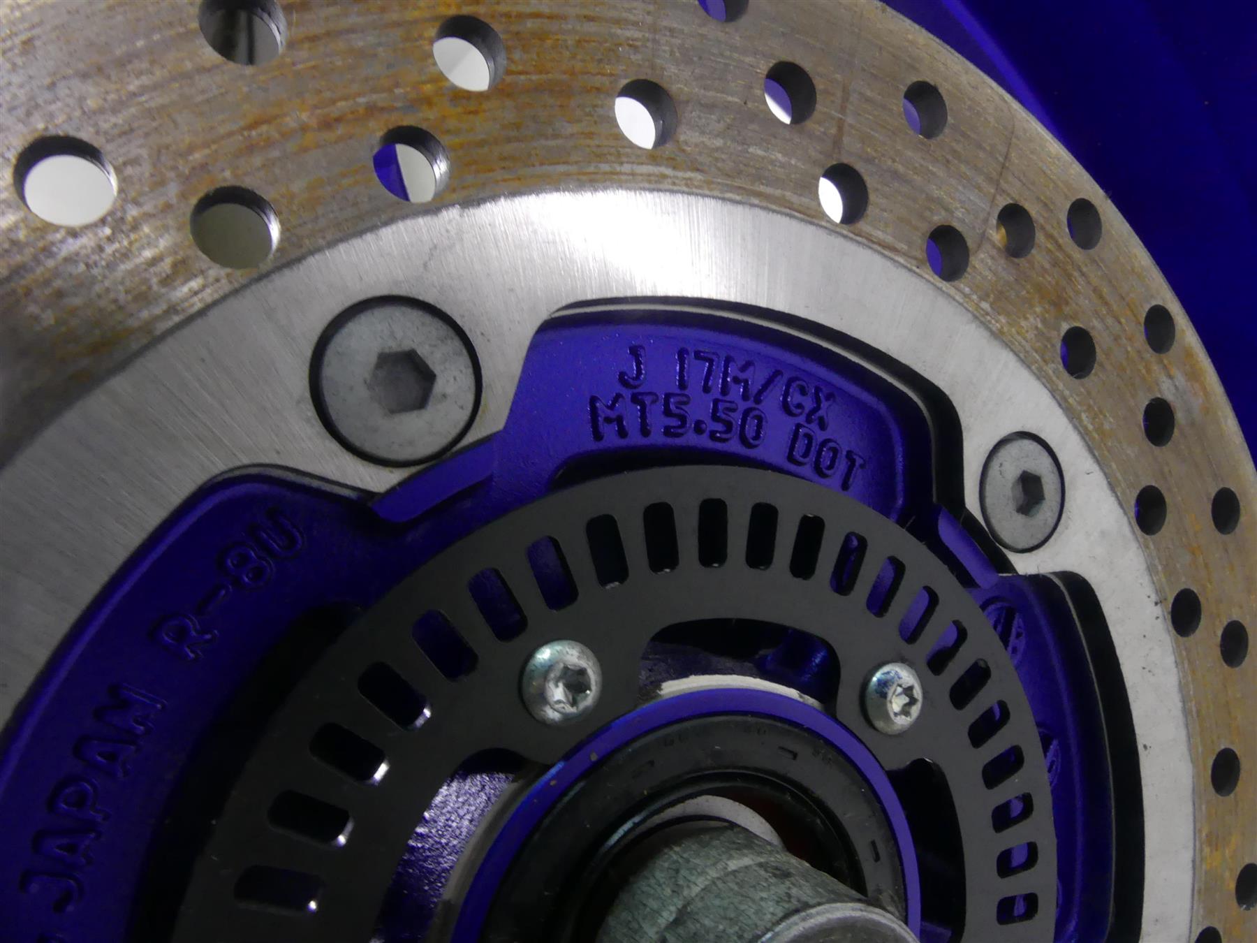 2022 Yamaha MT09 FZ09 Nice Rear Blue 17x5.5 Wheel Rim B7N-25338-00-P0 {{ shop.shopifyCountryName }} - Mototech271