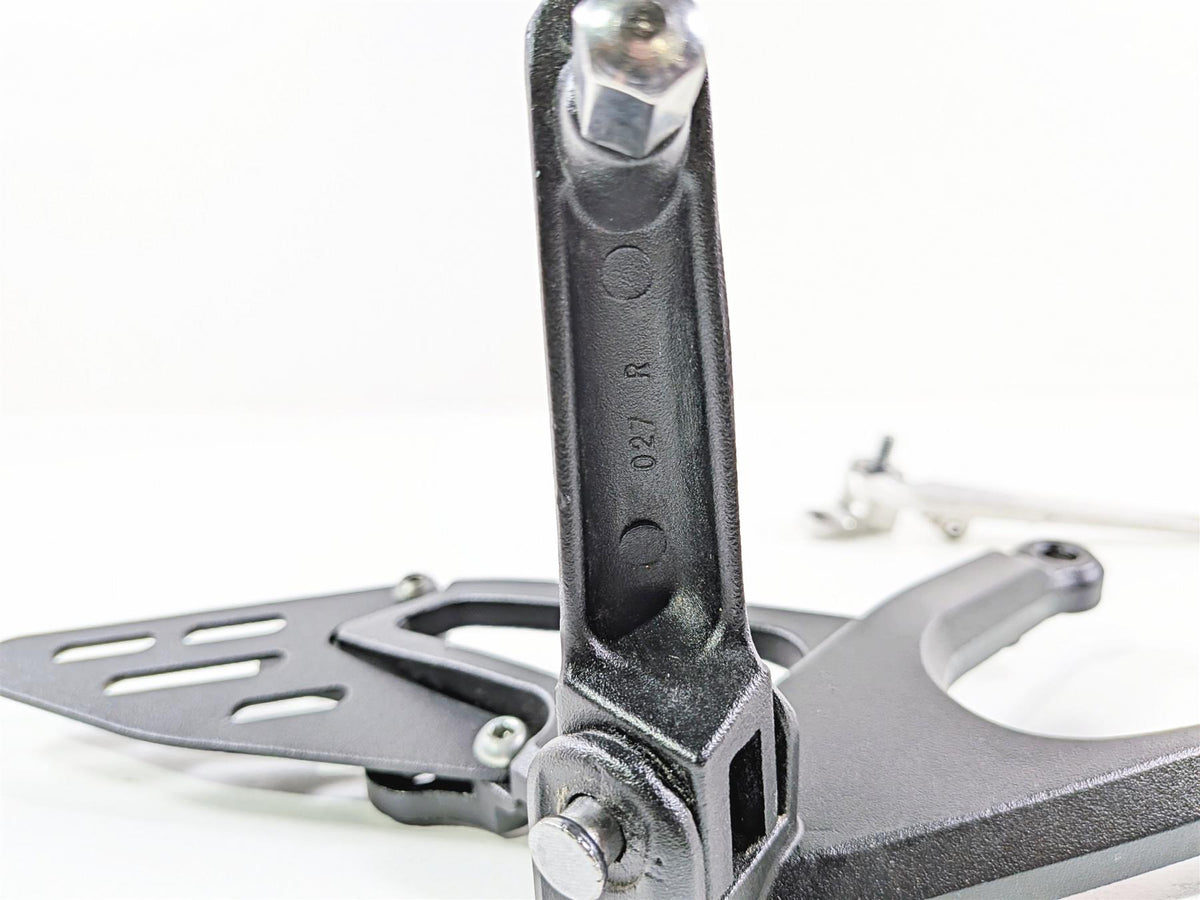 2008 Yamaha YZF R1 RN19 Front Right Foot Peg & Brake Pedal 4C8-27443-00-00 {{ shop.shopifyCountryName }} - Mototech271