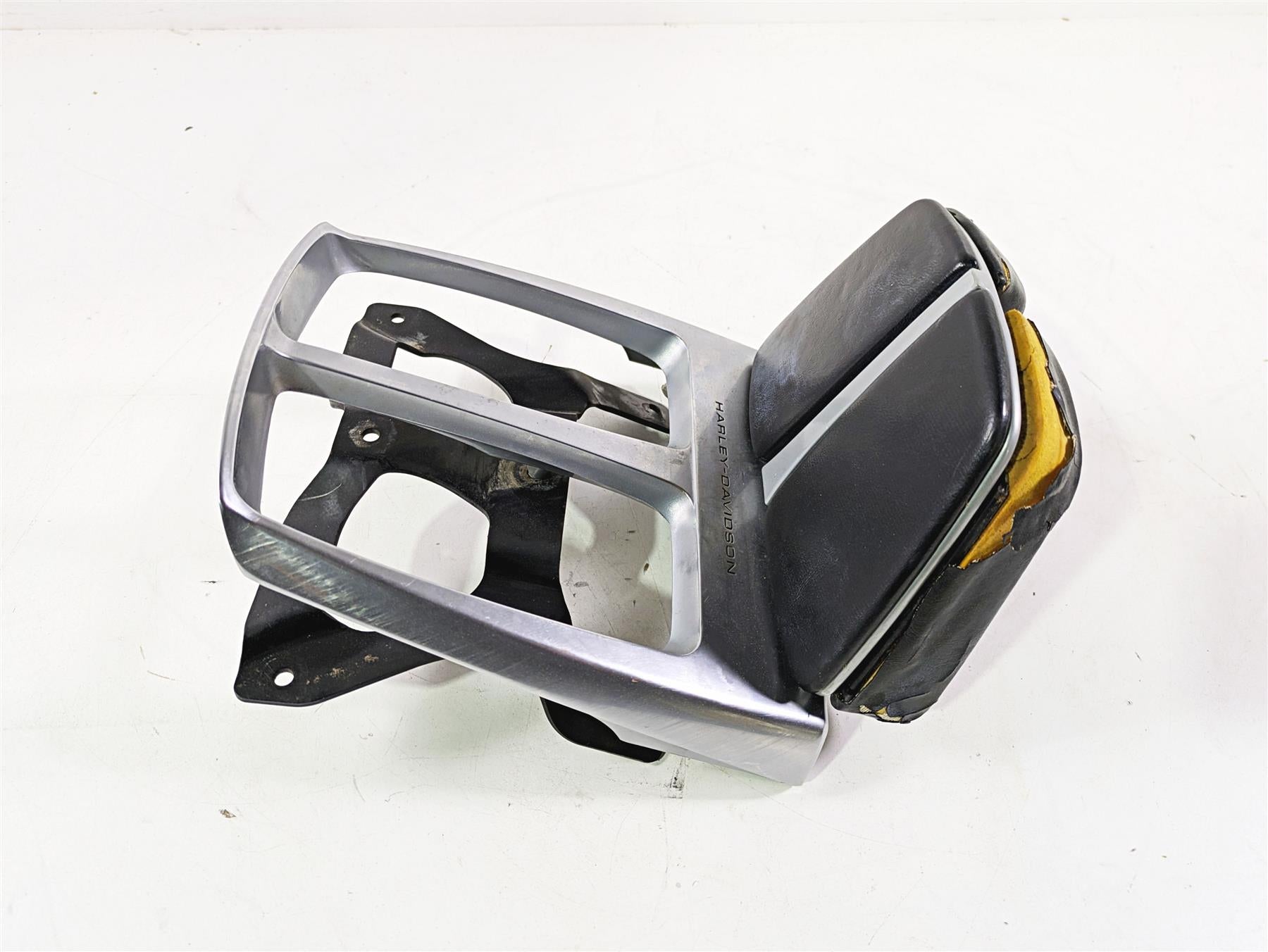 2013 Harley VRSCF Muscle Rod Passenger Backrest Luggage Rack Read 51600-09 {{ shop.shopifyCountryName }} - Mototech271