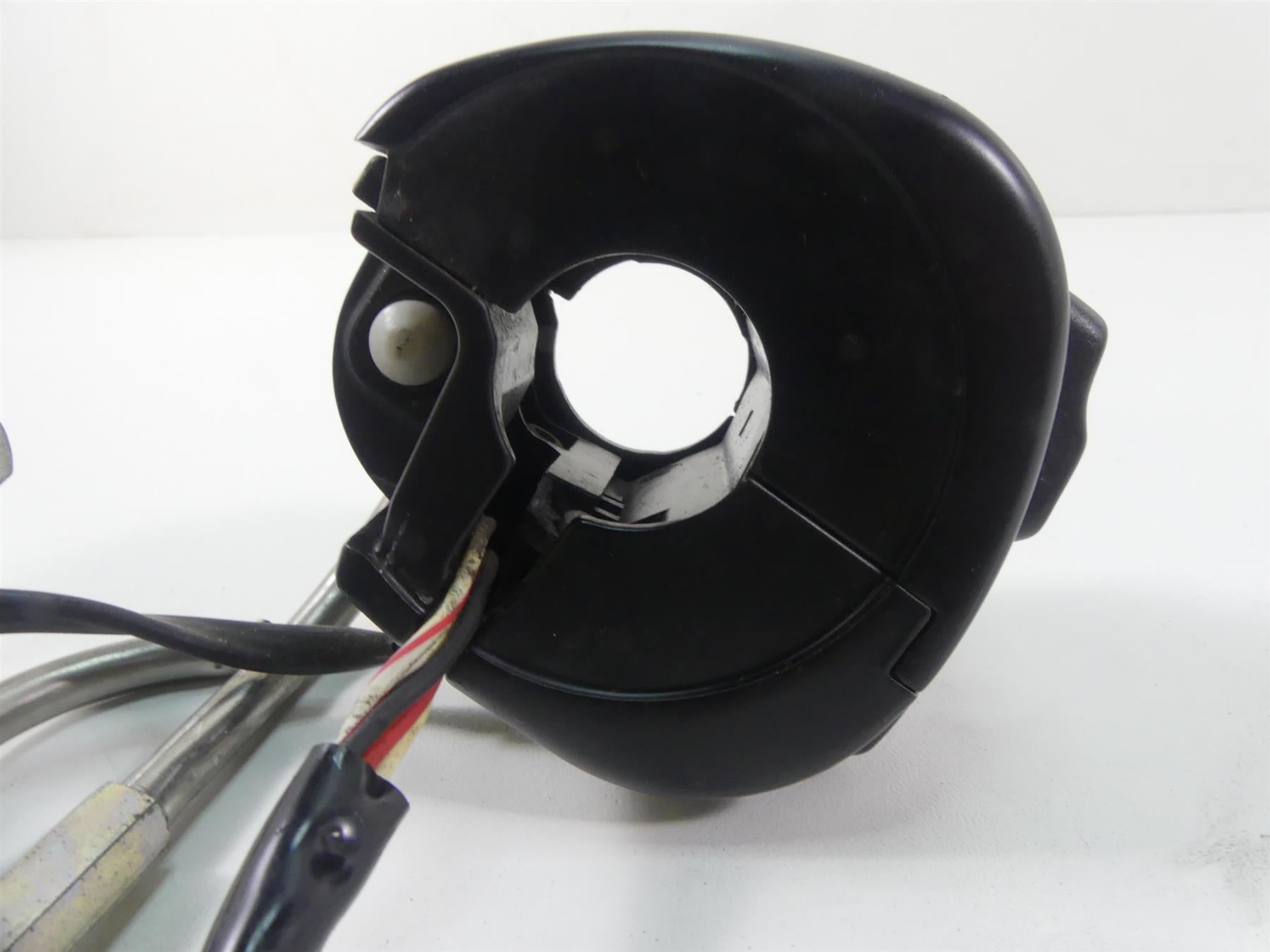 2017 Harley Dyna FXDB Street Bob Right Hand Control Switch & Blinker 71500360 {{ shop.shopifyCountryName }} - Mototech271
