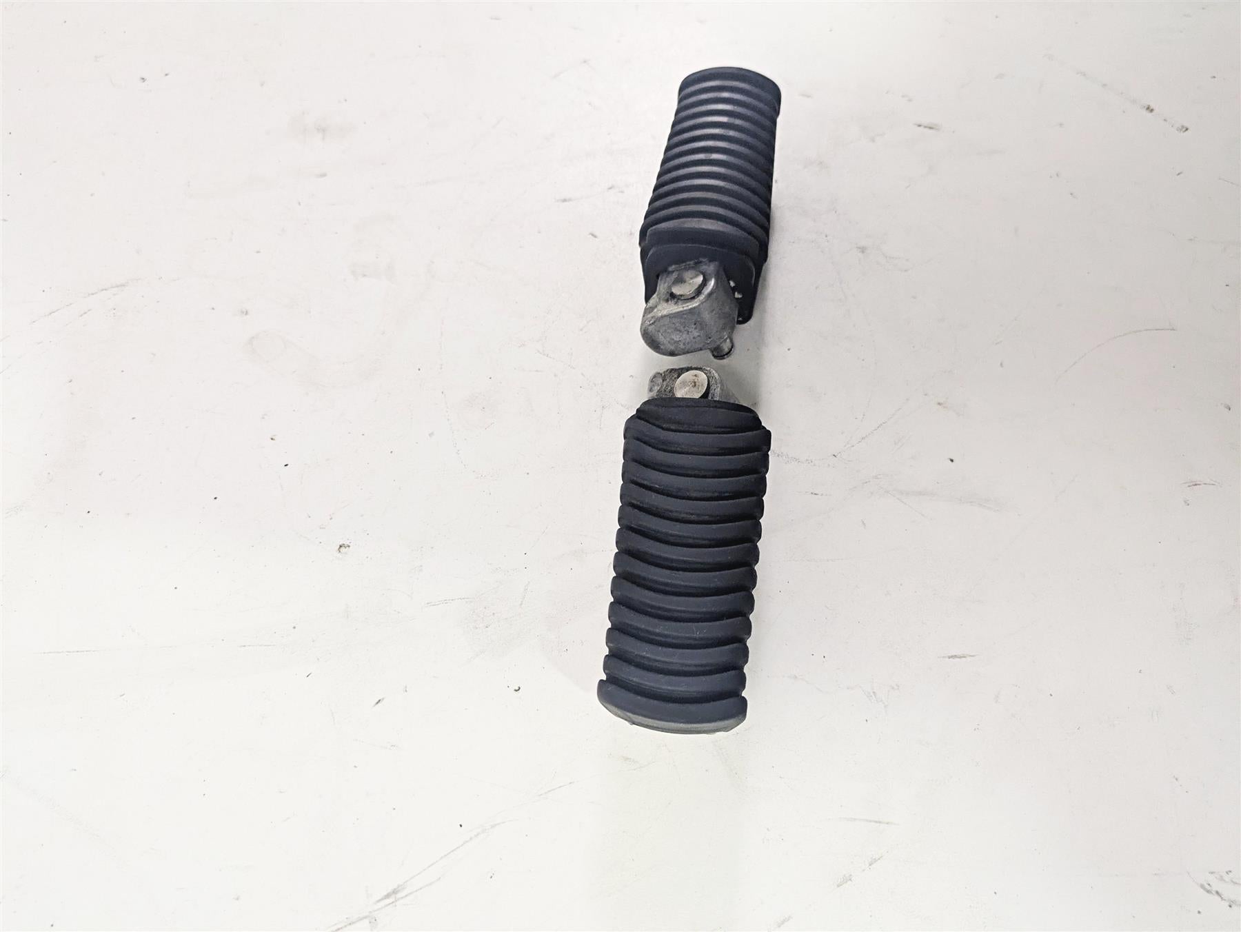 2010 BMW R1200GS K25 Rear Passenger Foot Pegs Footpeg 46712310403 46712310404 {{ shop.shopifyCountryName }} - Mototech271