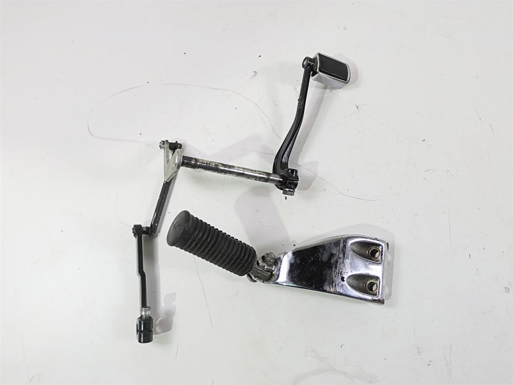 2010 Harley Dyna FXDB Street Bob Front Mid Left Foot Peg & Shifter Set 50667-07 {{ shop.shopifyCountryName }} - Mototech271