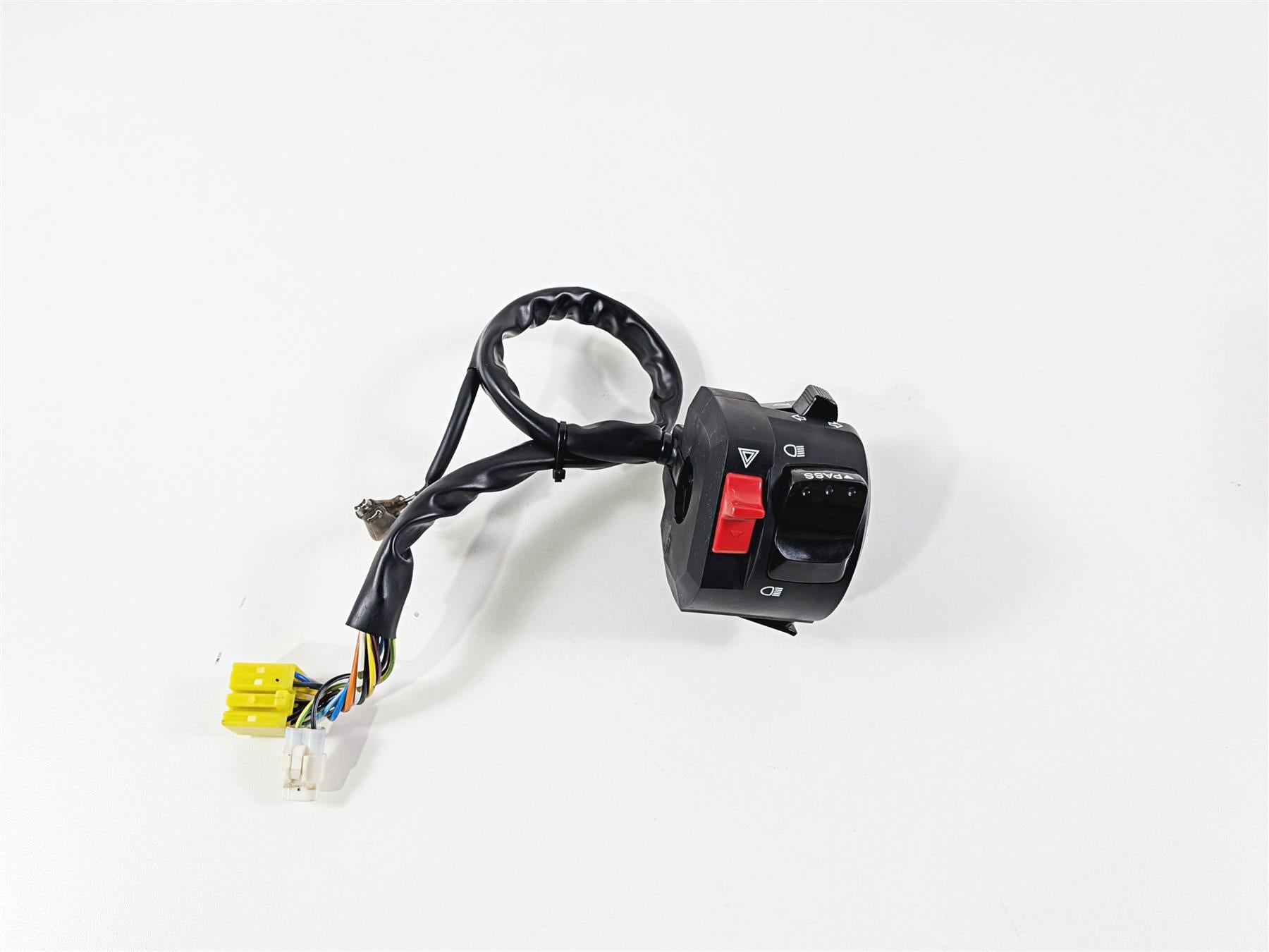 2024 Suzuki GSXR600 Left Hand Control Switch Light Blinker 37400-14J00 {{ shop.shopifyCountryName }} - Mototech271