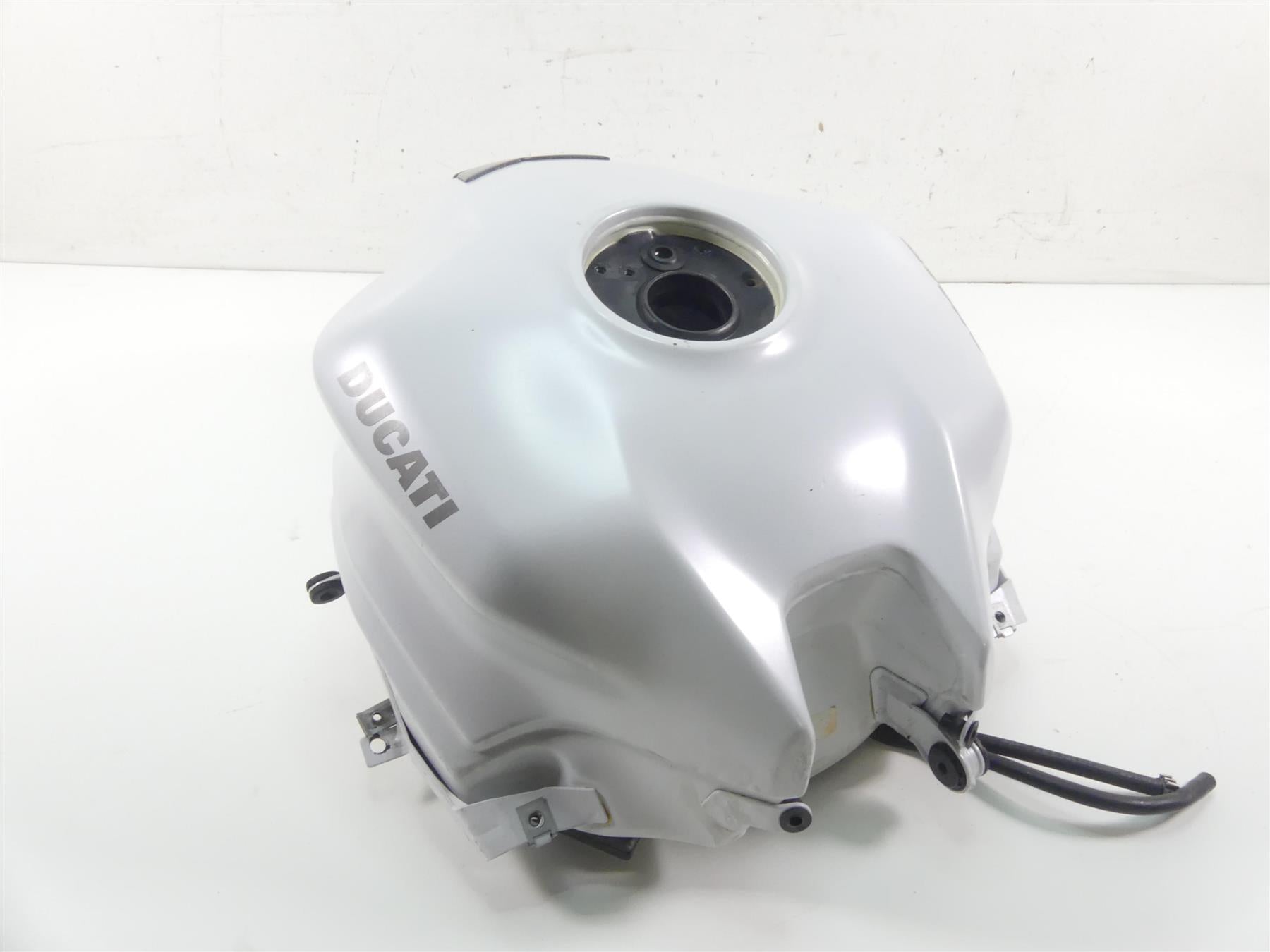 2017 Ducati 939 S Supersport Fuel Petrol Gas Tank - No Dent 58612531B 58612532B {{ shop.shopifyCountryName }} - Mototech271