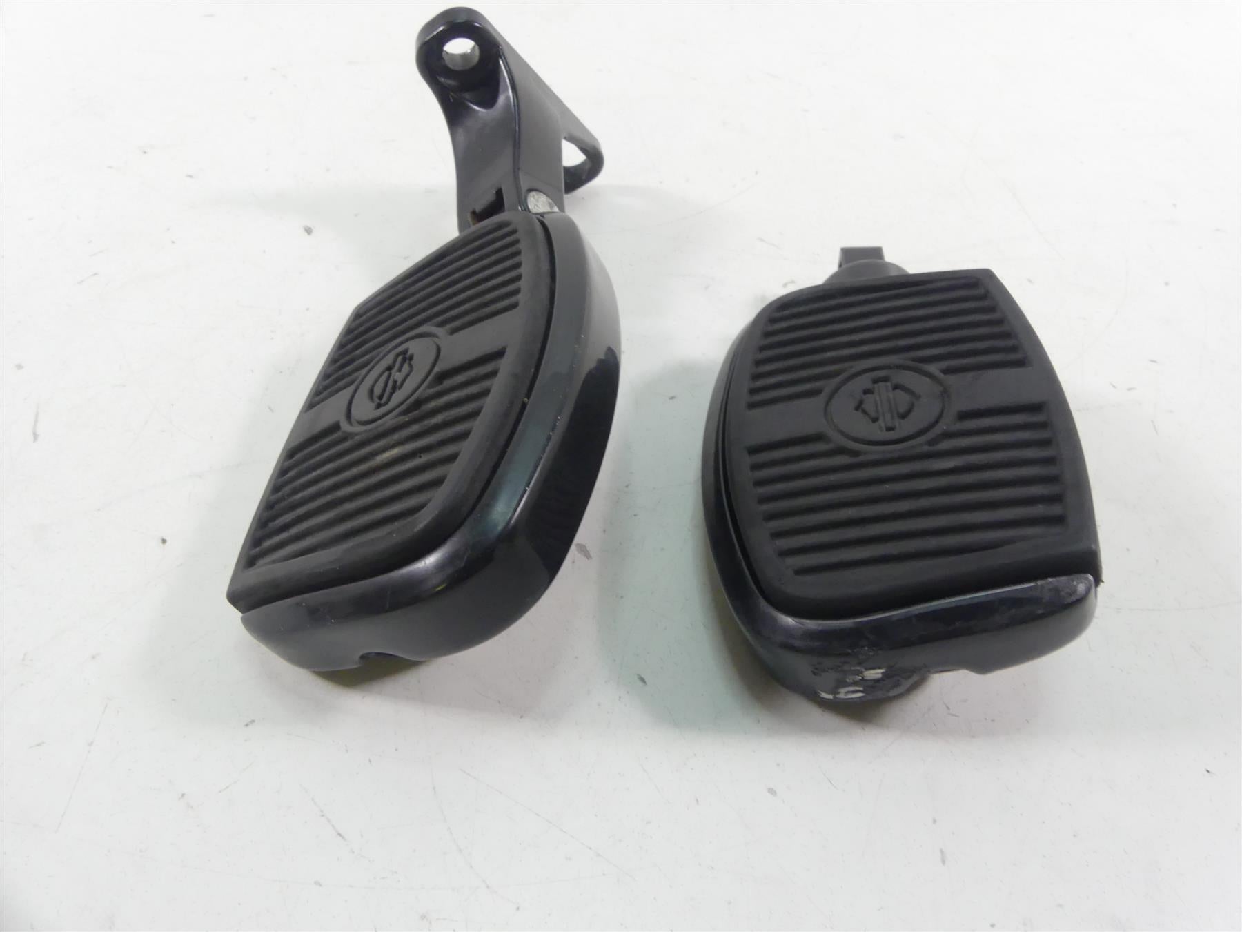 2017 Harley Touring FLHTKL Electra Glide Rear Footpeg Floor Board Set 50500334A {{ shop.shopifyCountryName }} - Mototech271