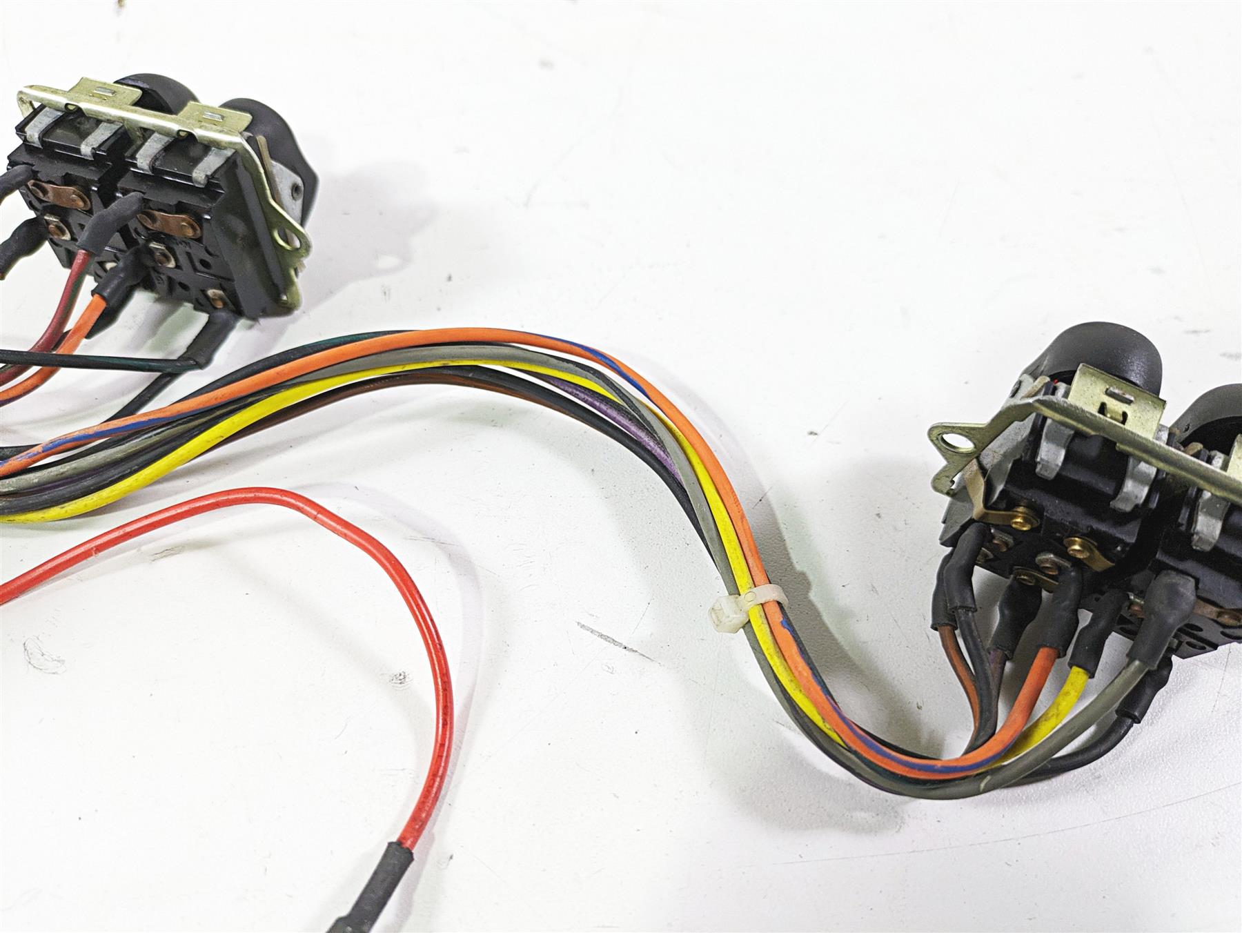 2008 Harley Touring FLHTCU E-Glide 105TH Auxiliary Switch Set Cruise 70271-98 {{ shop.shopifyCountryName }} - Mototech271