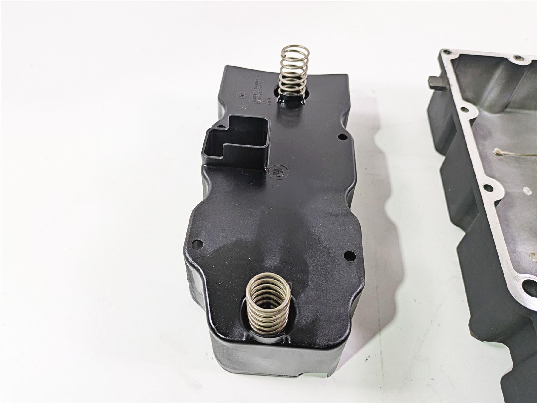 2007 Harley Touring FLHRSE CVO Road King Transmission Oil Pan 62489-99A 62711-99 {{ shop.shopifyCountryName }} - Mototech271